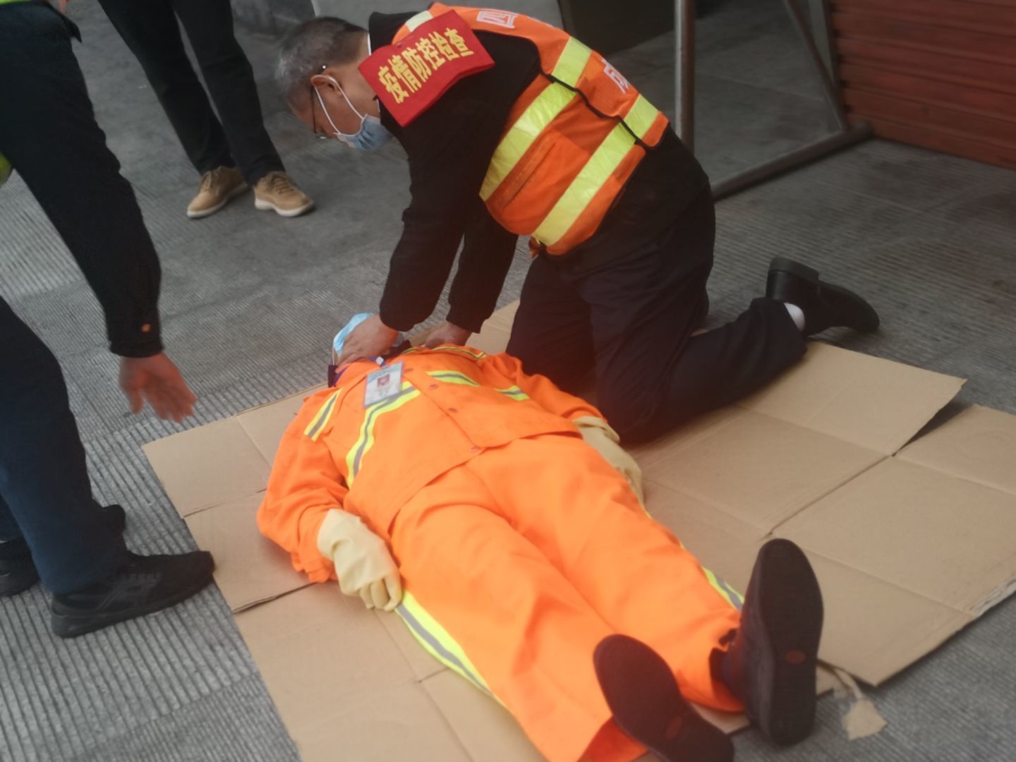 成渝高速公路内江服务区组织开展突发触电事故应急处置演练