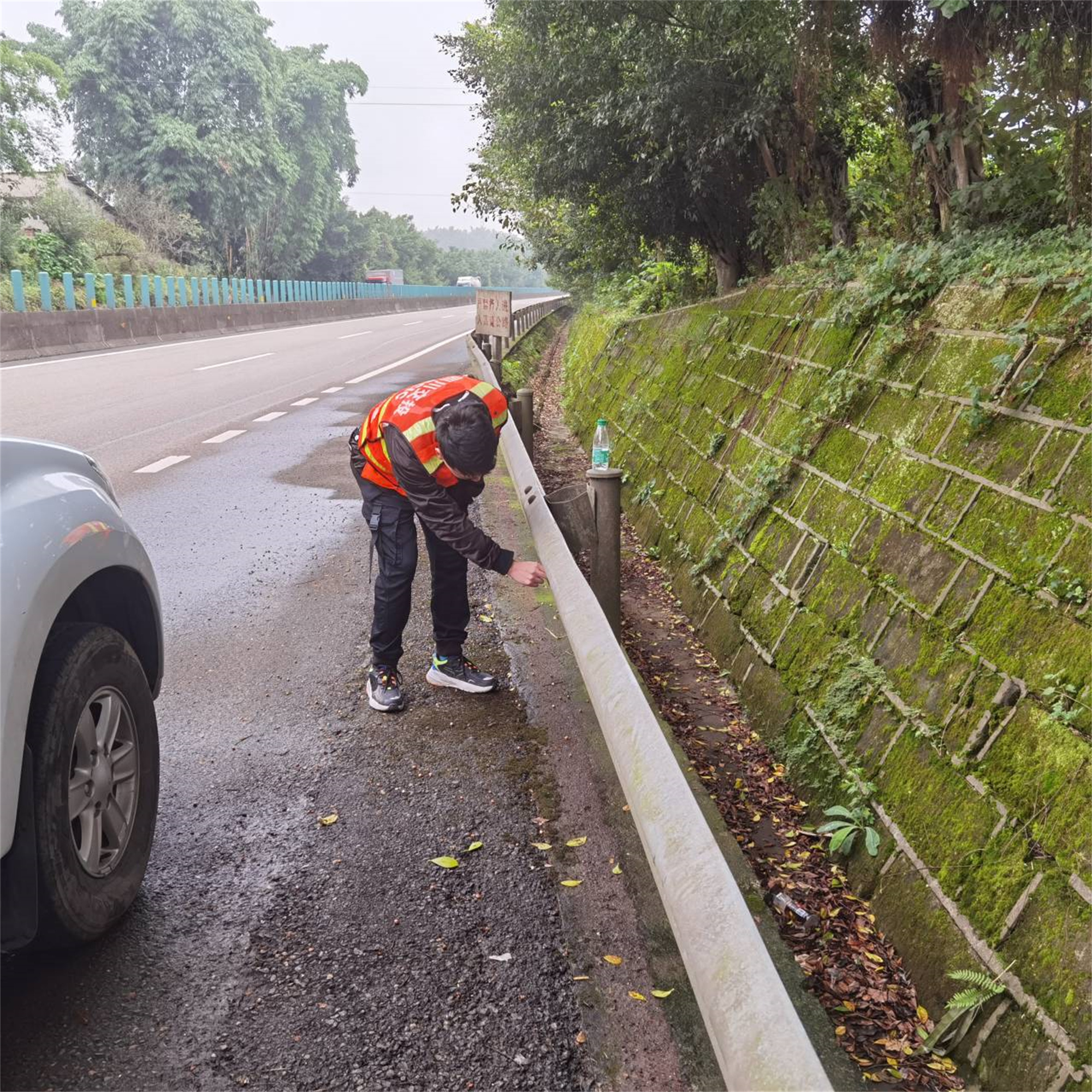 内江管理处开展护栏调查工作