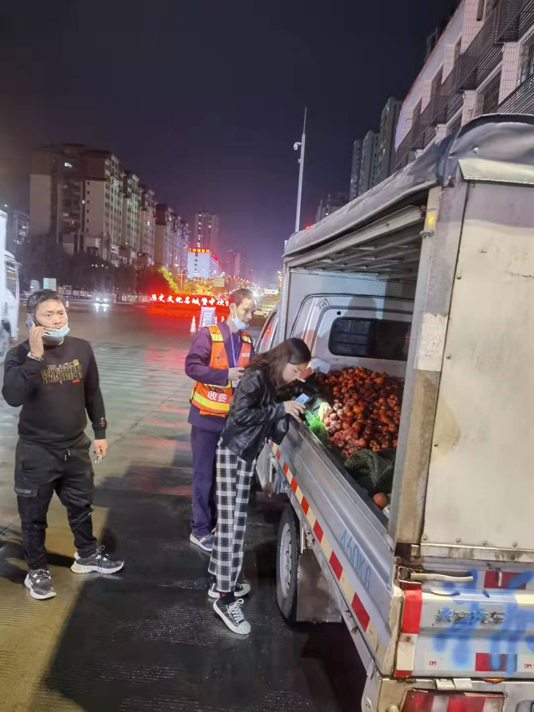 资阳管理处成功查获一辆假冒鲜活运输车辆