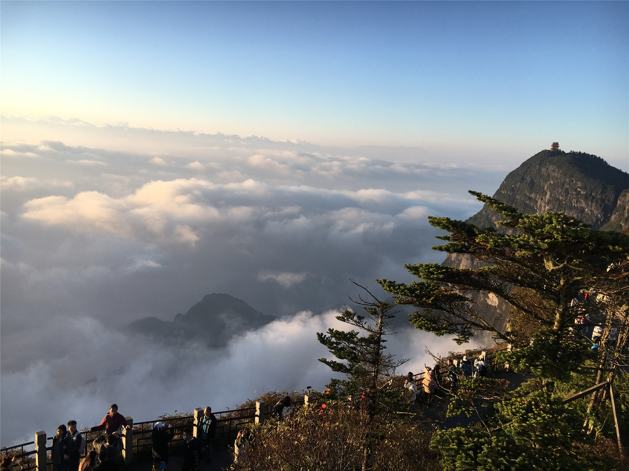 云海苍茫——四川成渝高速公路股份有限公司成渝分公司+黄新华_副本