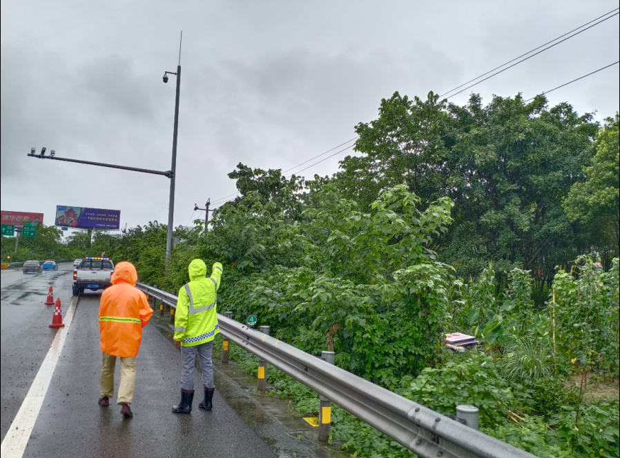 降暴雨供电短路 急抢险保障安全——内江管理处紧急处置停电事故