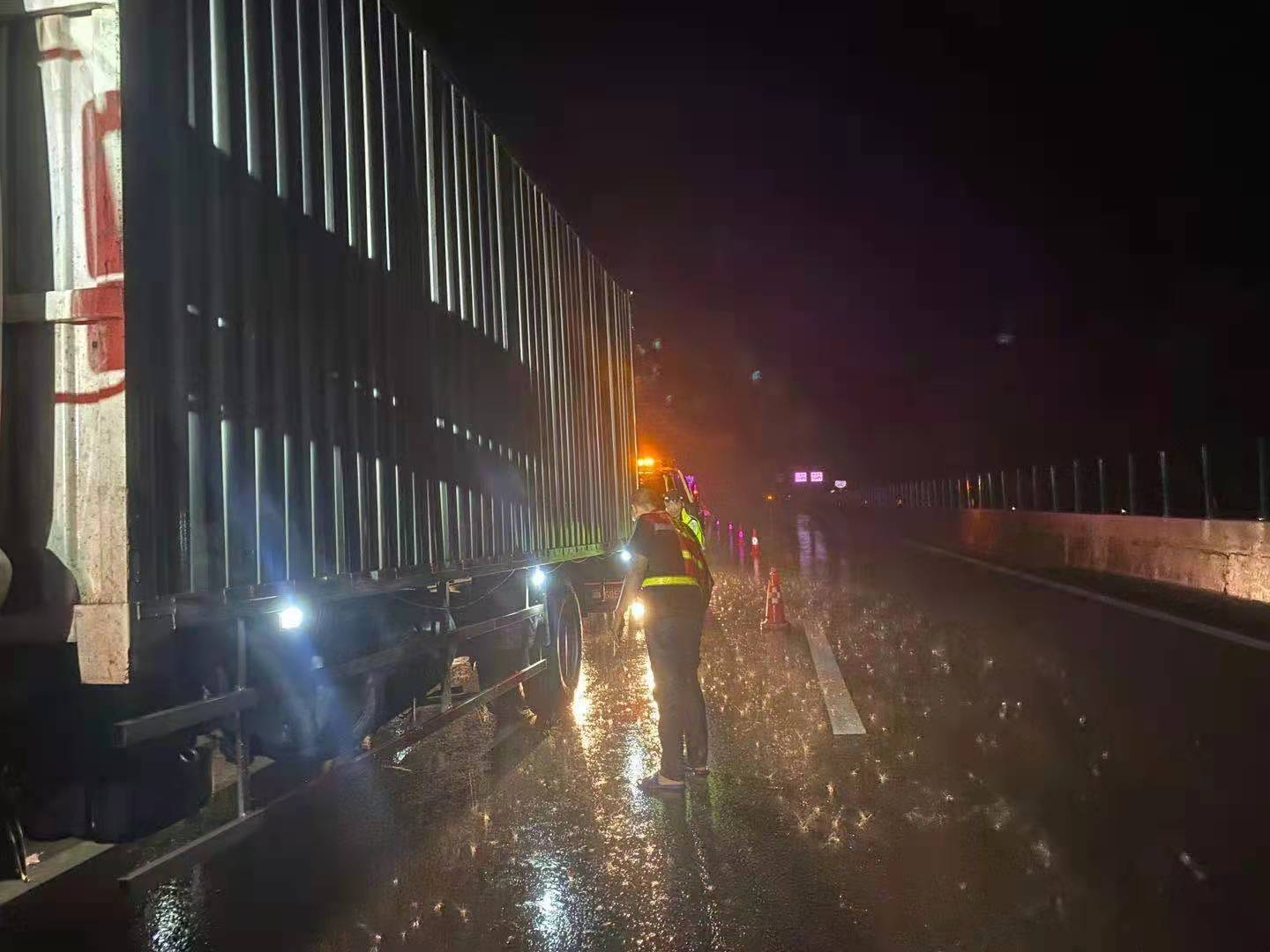 内江管理处积极应对汛期恶劣天气