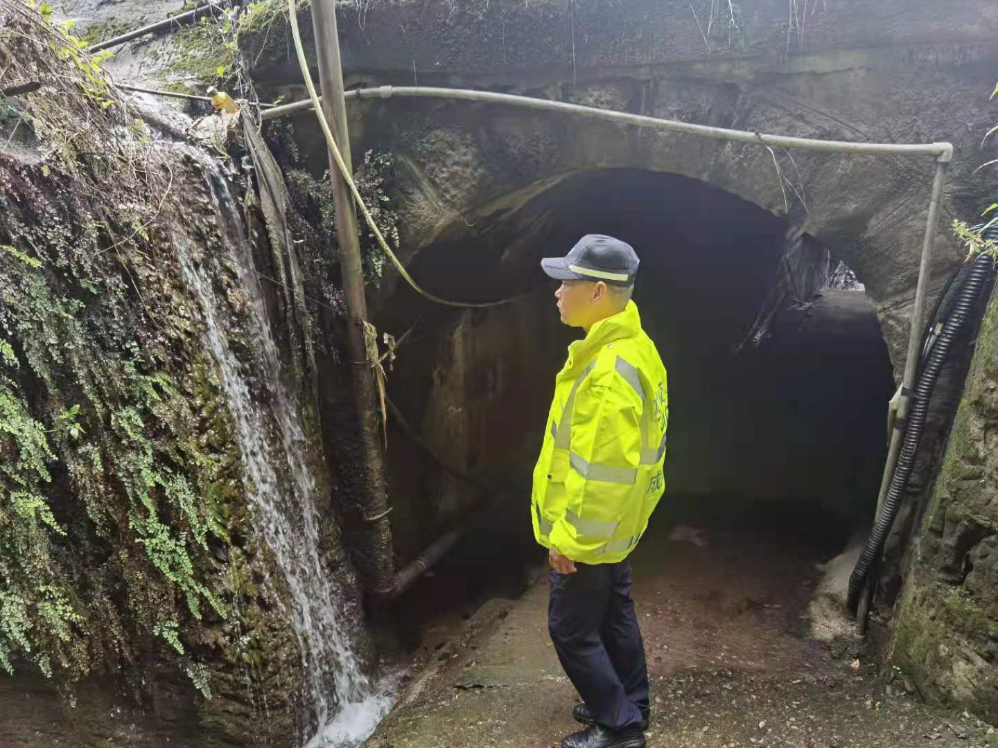 成都管理处进一步加强雨天安全隐患排查