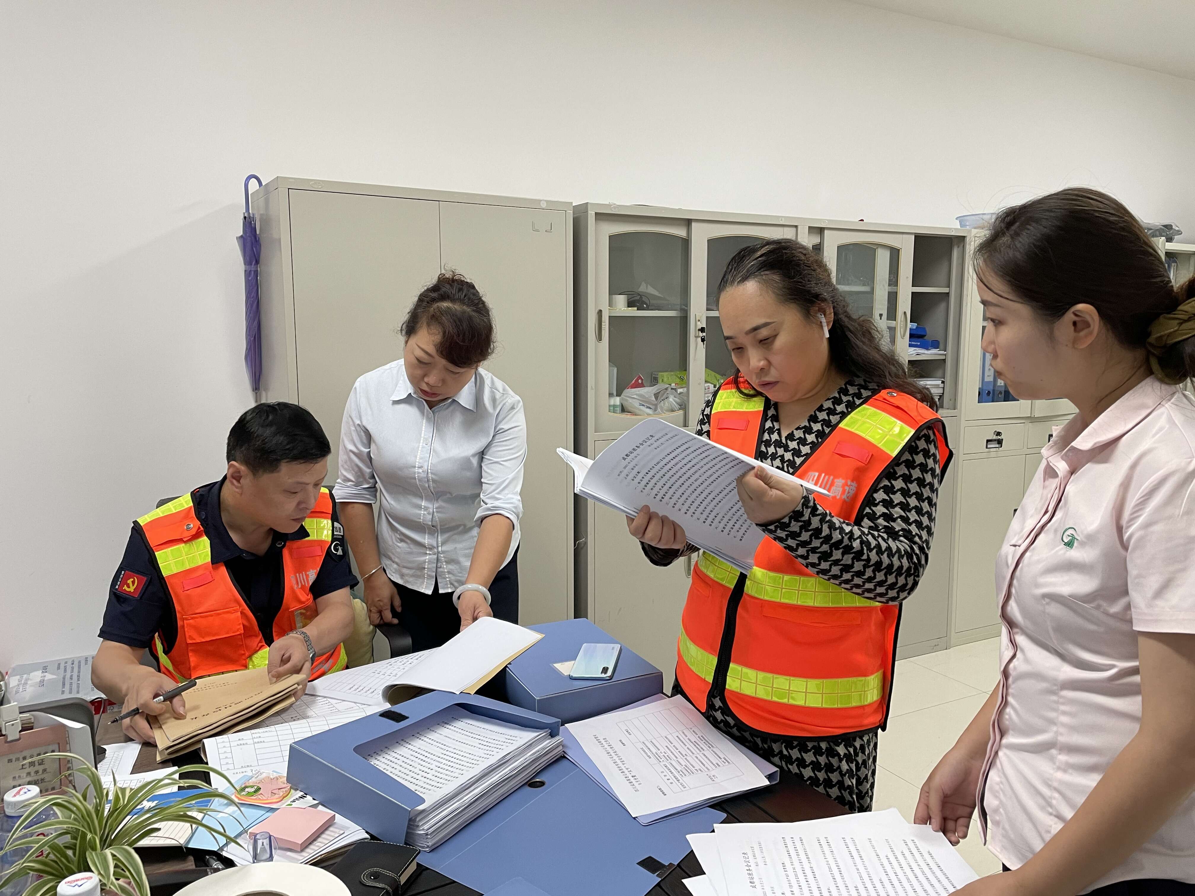 成都管理处开展迎双节环保安全检查