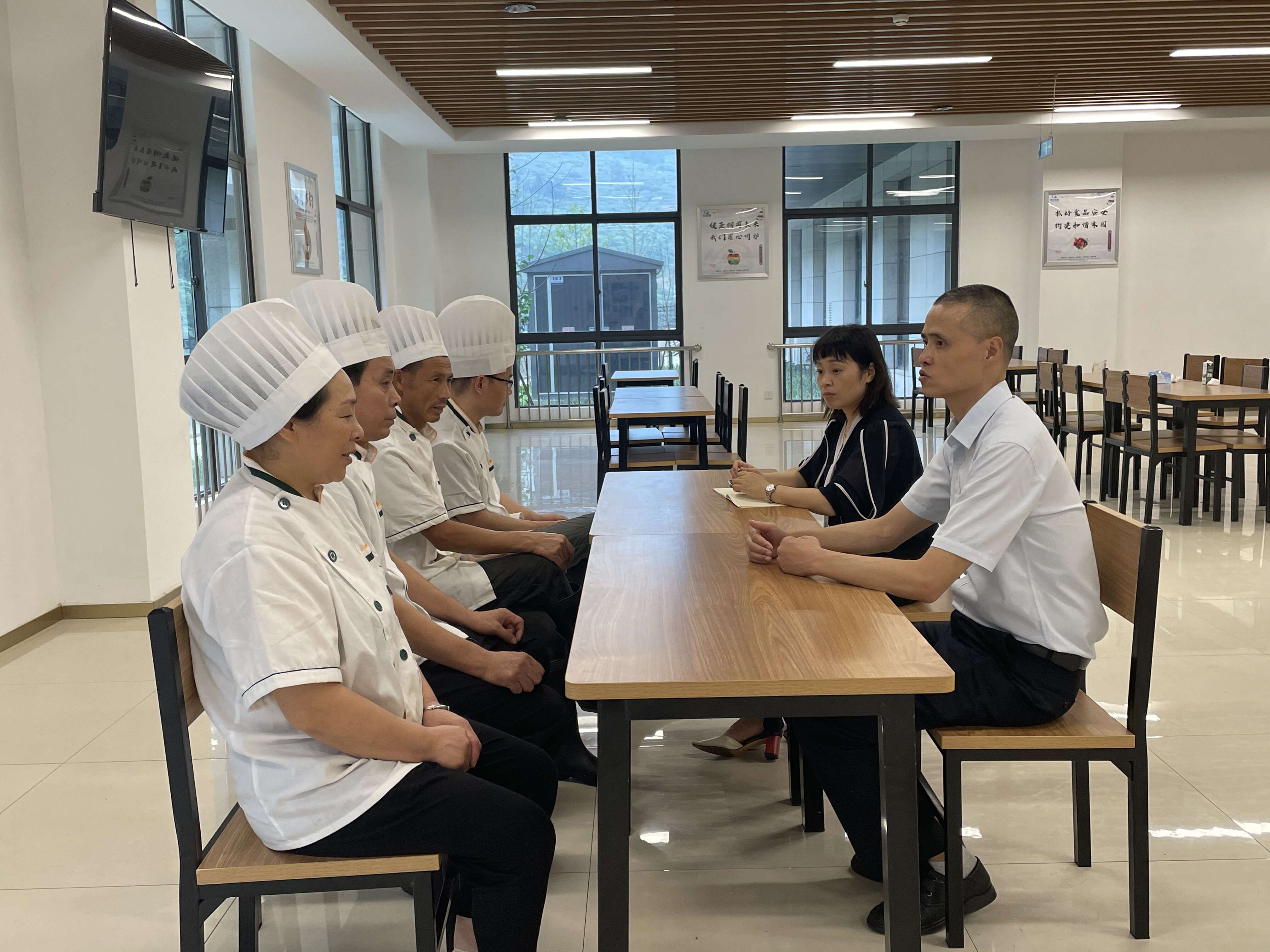 重食堂安全 守舌尖卫生——成渝高速公路成都收费站进一步加强食堂卫生管理