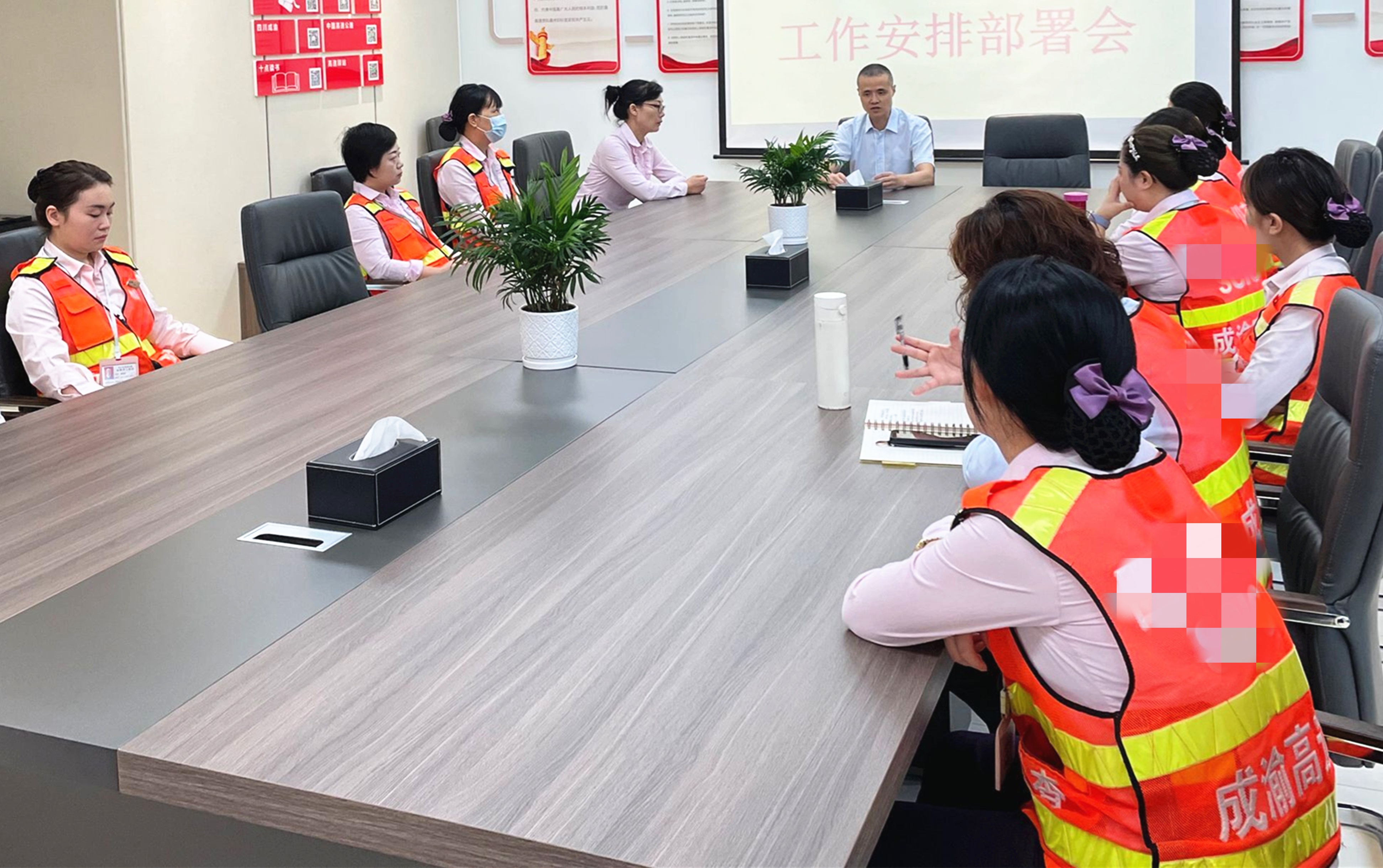 成渝高速公路成都段各收费站召开国庆节安全保畅工作会议