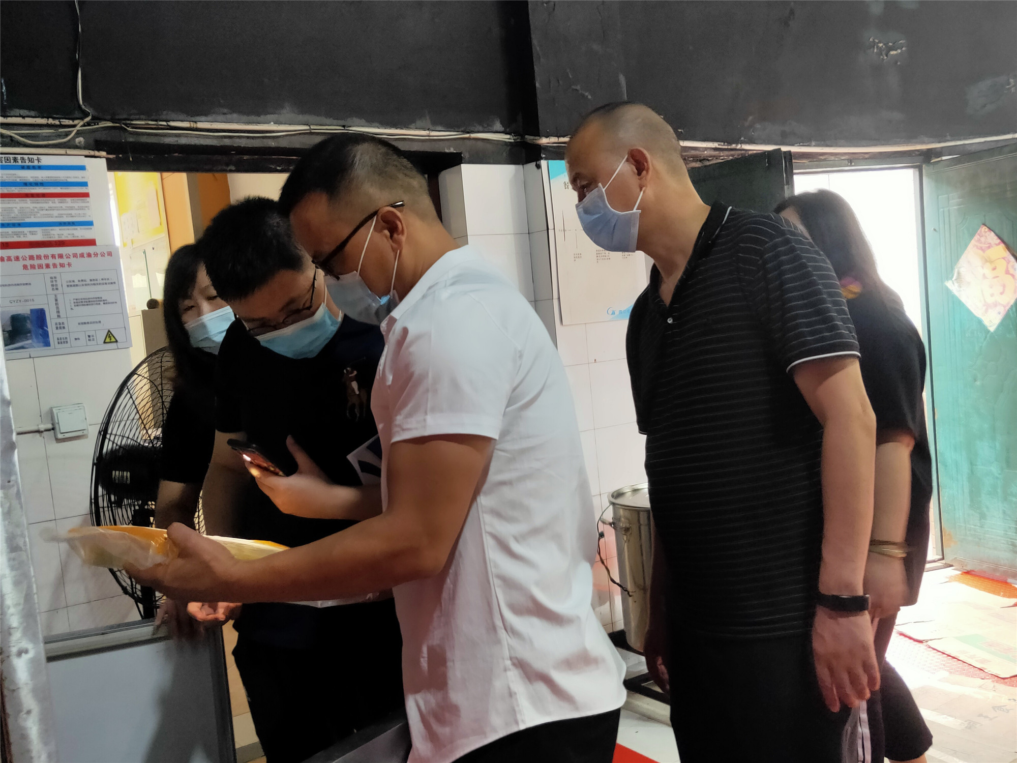 成渝分公司经营管理部检查资阳管理处节前安全保畅工作