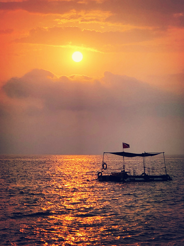 落日——四川成渝高速公路股份有限公司成渝分公司邓咏_副本