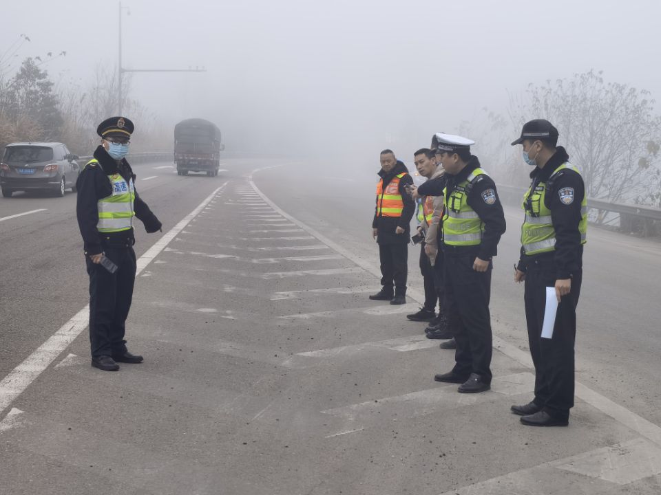 1.5+李文+成渝高速公路资阳段联合开展道路安全隐患专项排查 1.5+李文+成渝高速公路资阳段联合开展道路安全隐患专项排查