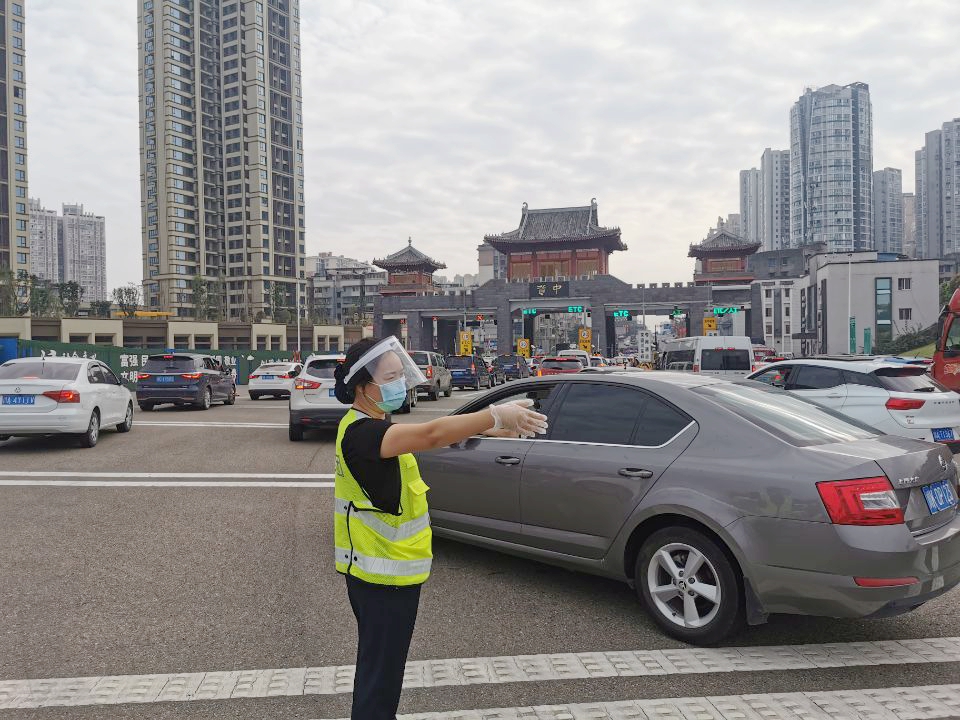 成渝高速资中收费站顺利通过国庆“大考”