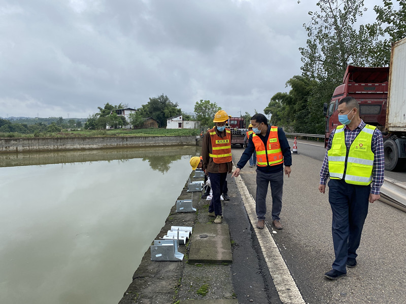 资阳管理处升级改造临水路段波形护栏