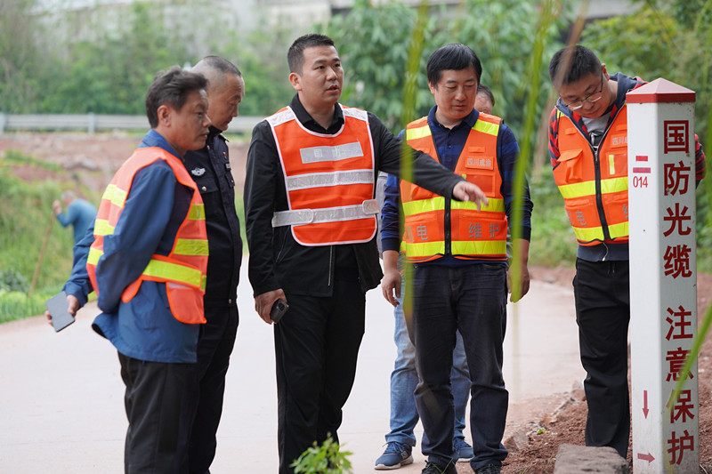资阳管理处联合“一缆四方”成员单位开展“国防通信护缆行动”