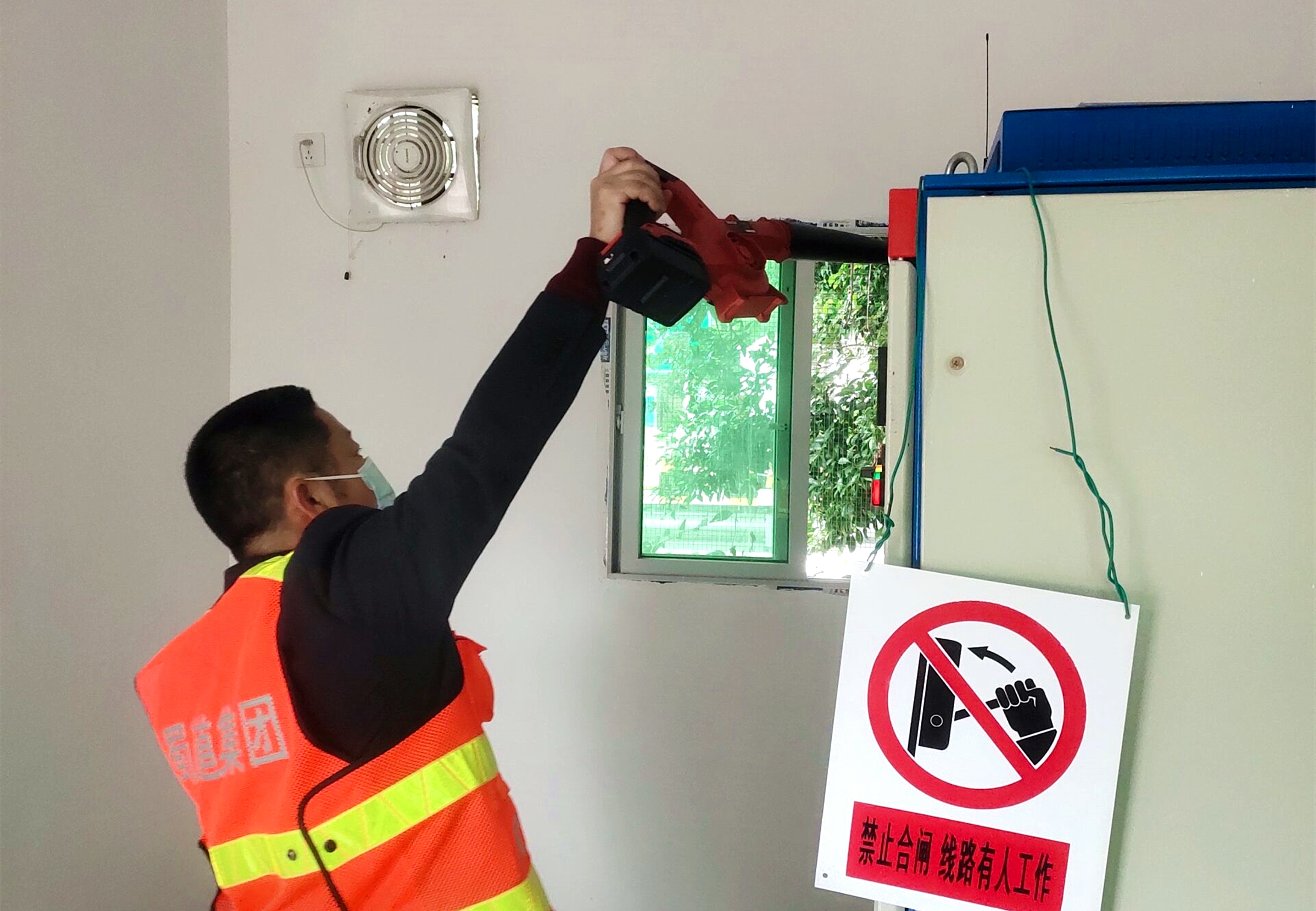 成都管理处强化机电设施设备巡检工作