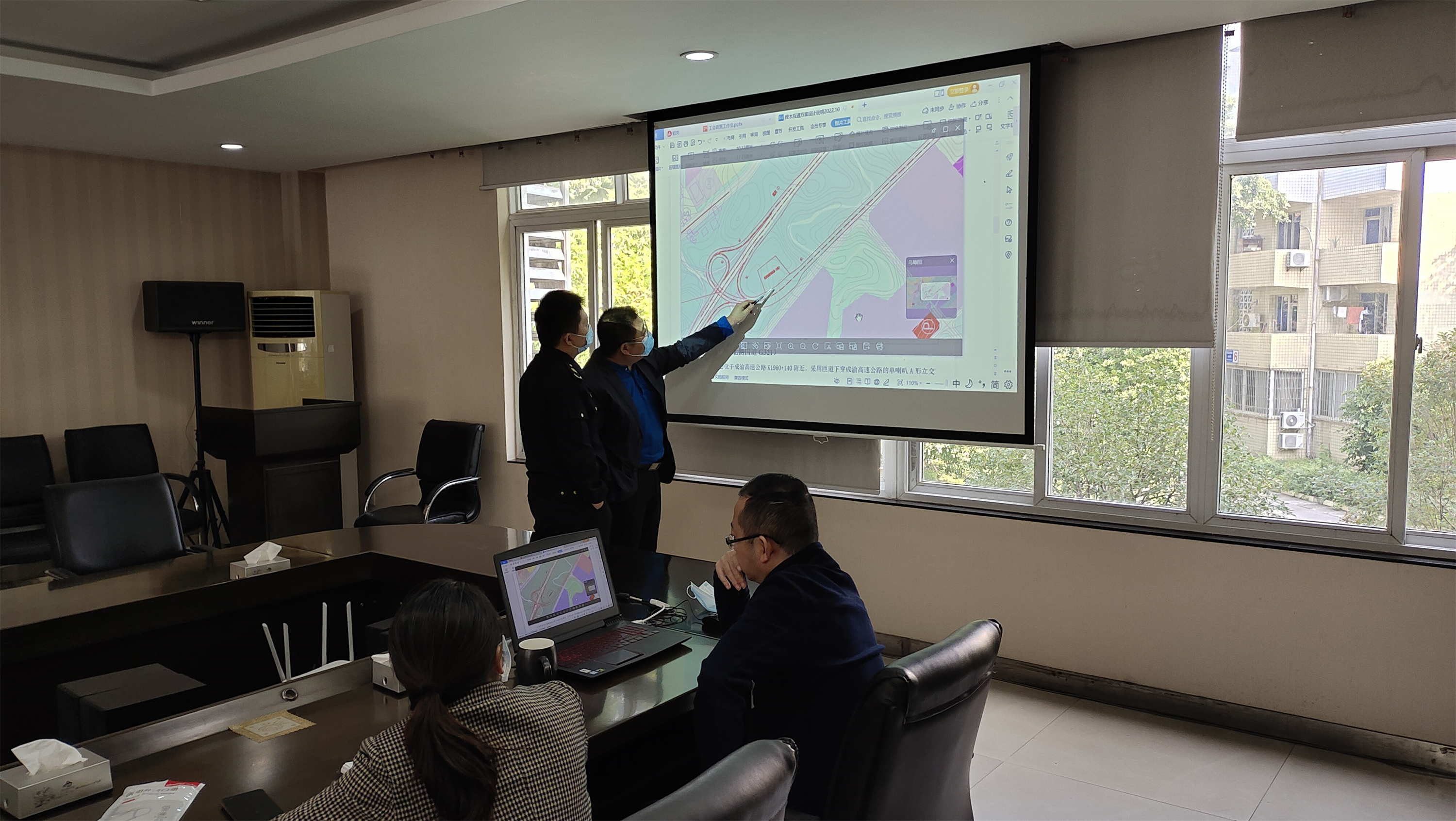 内江管理处组织召开成渝高速椑木收费站改扩建设计方案座谈会