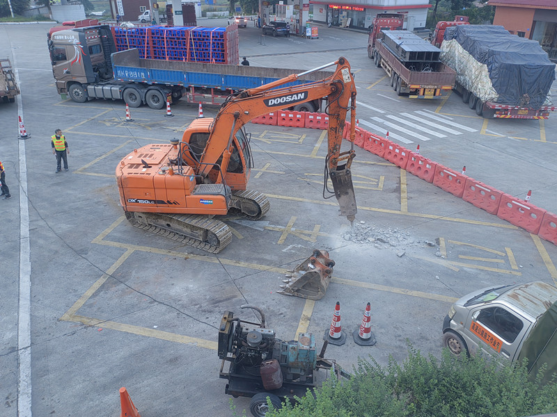 成渝“电走廊”暨换电重卡项目正式破土动工