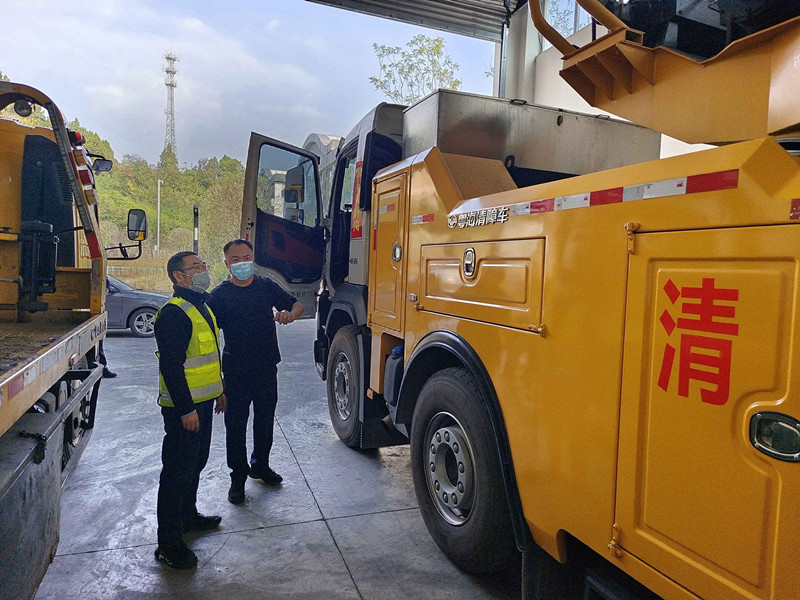 成都管理处开展路产管护车辆专项监督检查