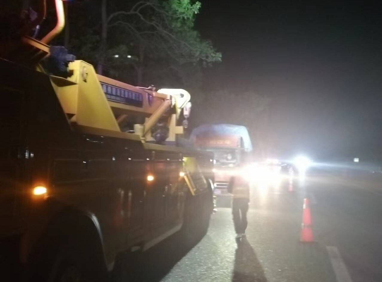 11.15+余小平+内江管理处快速处置故障占道货车