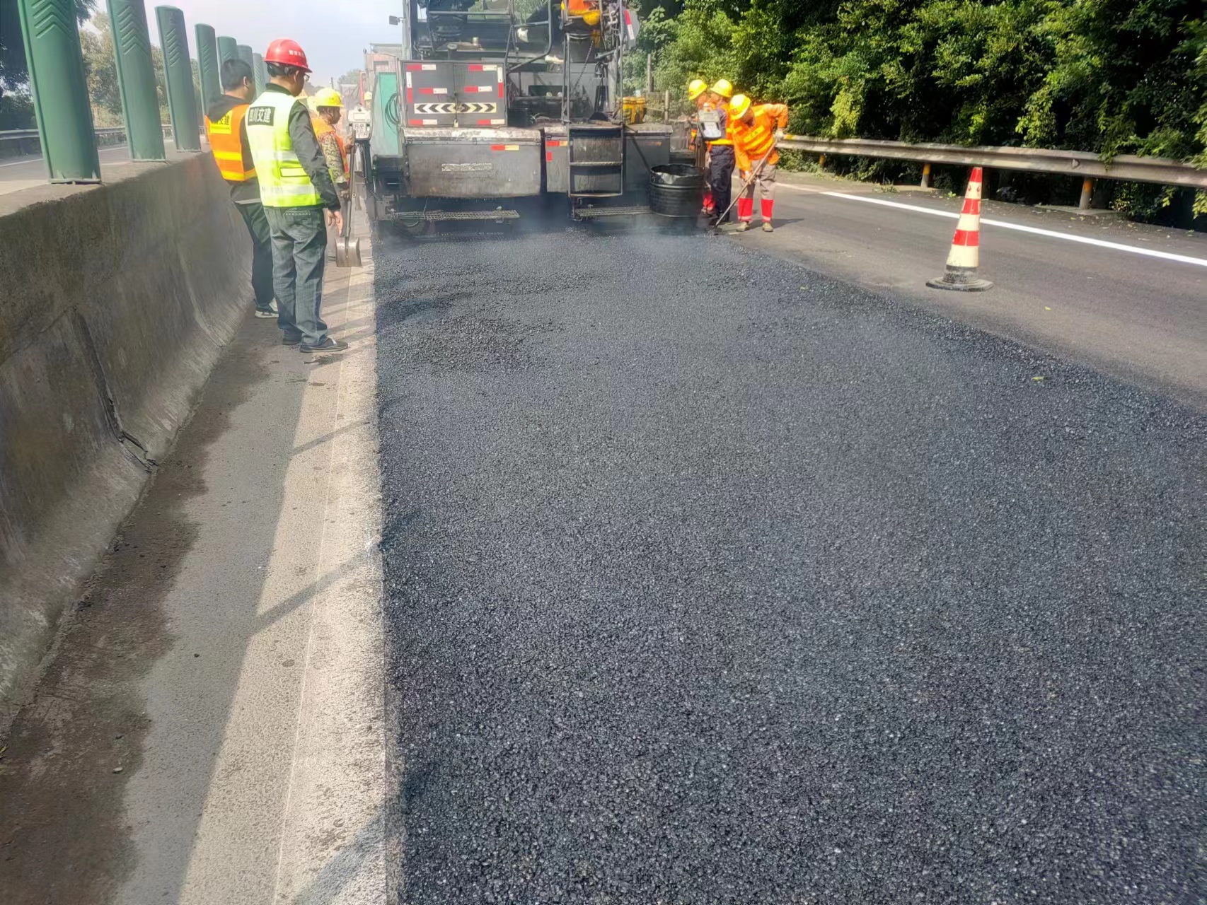 资阳管理处集中开展路面病害处治