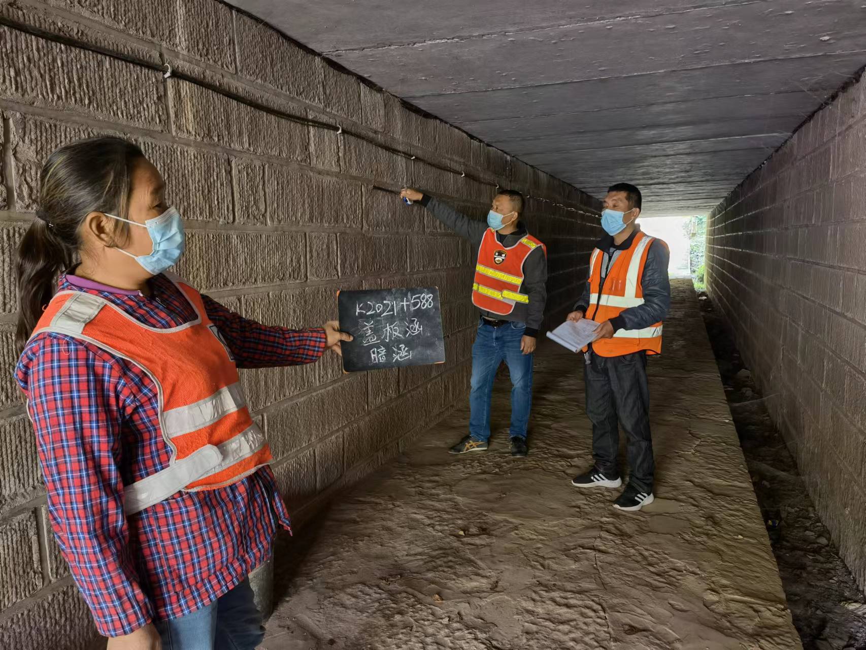 资阳管理处扎实开展涵洞定期检查