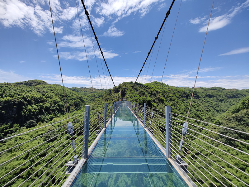玻璃栈桥——四川成渝高速公路股份有限公司成渝分公司刘城辰_副本