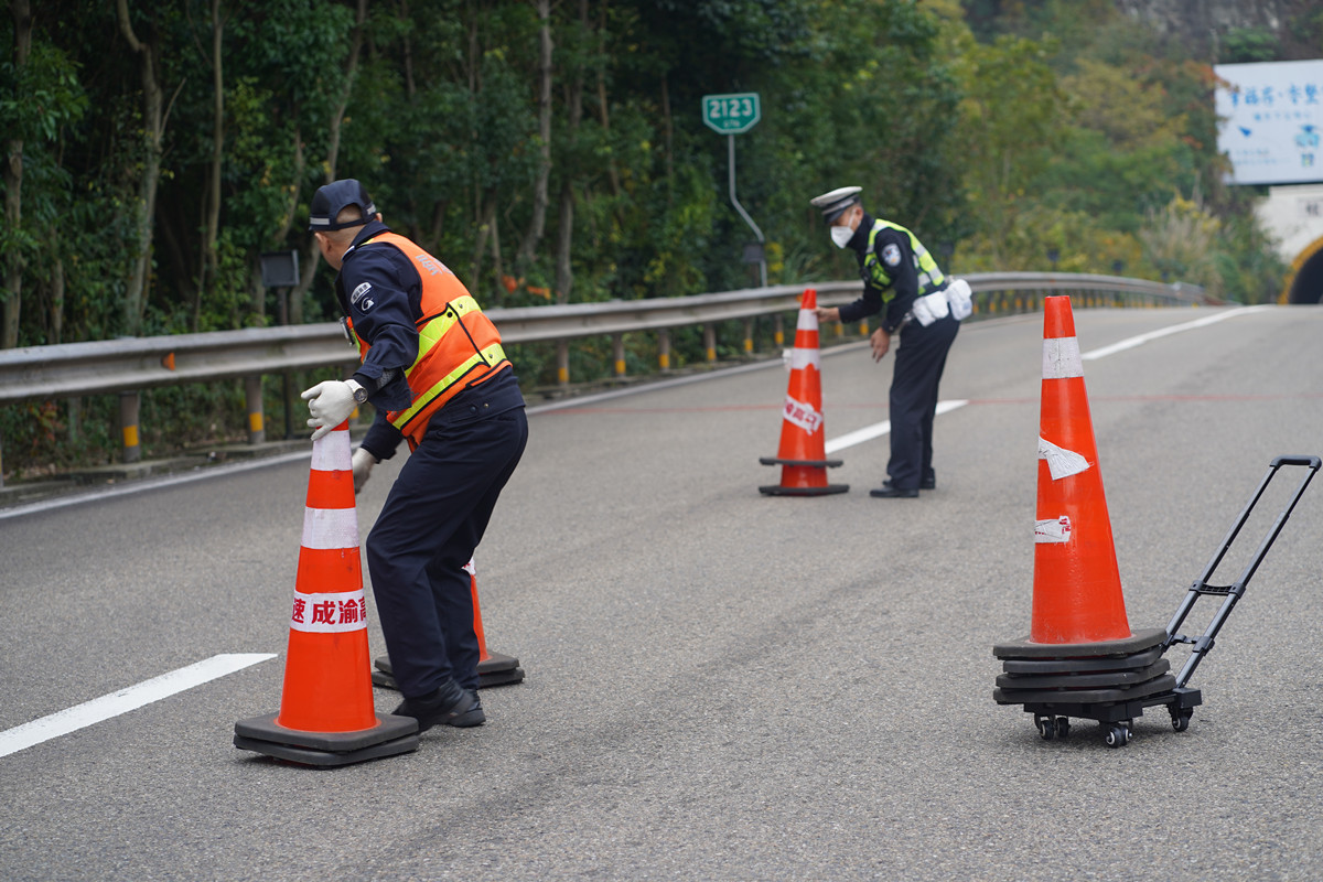 成渝高速成都联勤办开展成渝高速龙泉山隧道交通事故处置应急演练