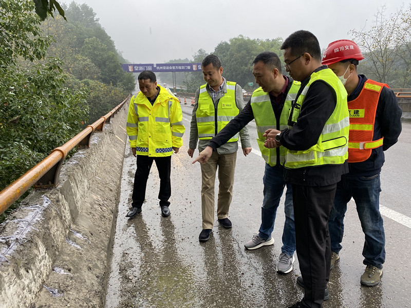 资阳管理处强化转弯沱大桥施工现场安全监管