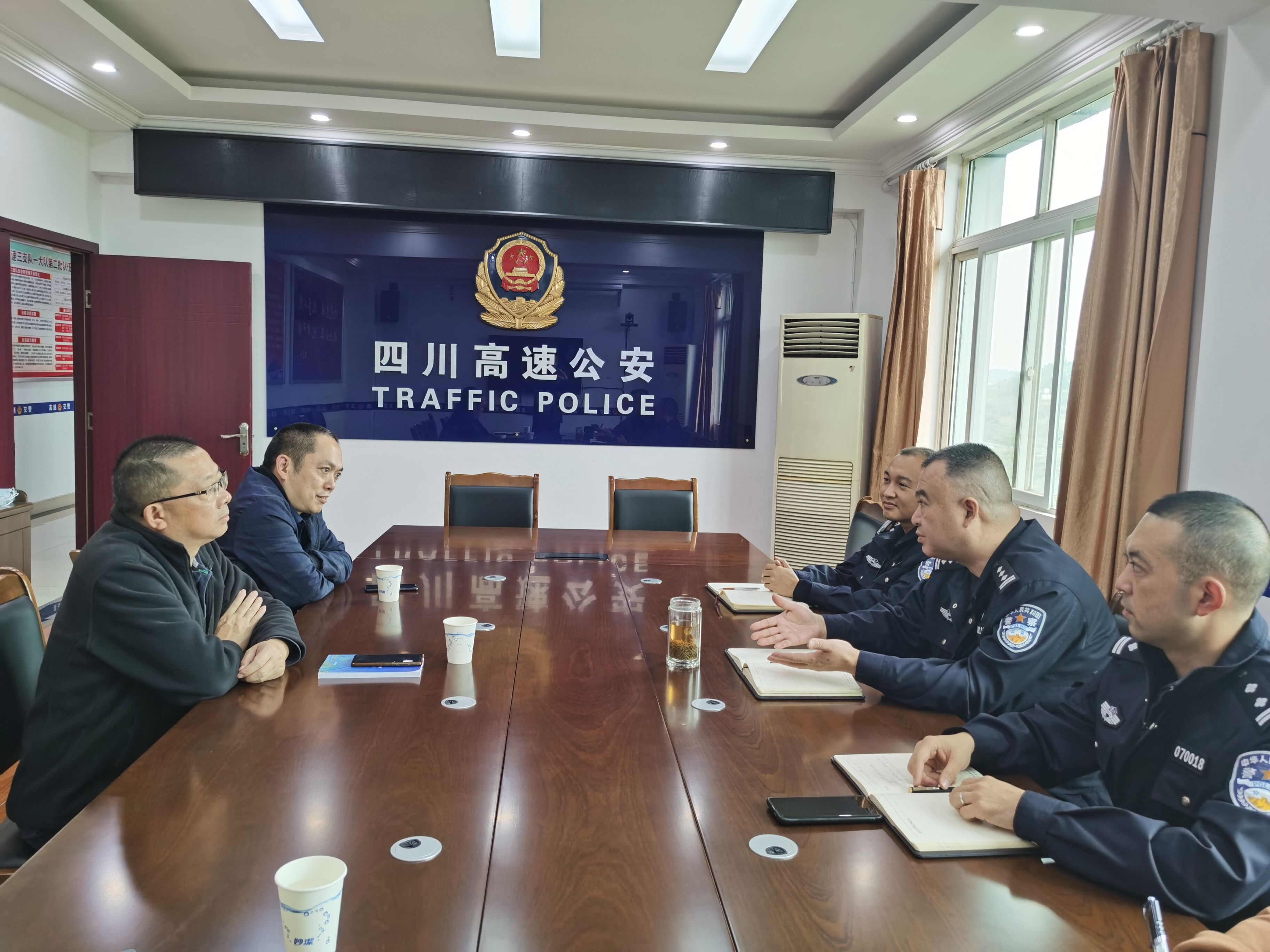 成渝高速公路成都联勤办召开深化区域联动座谈会