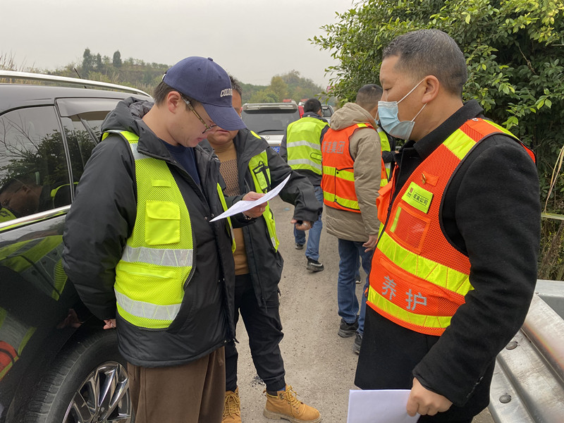 12.13+邓棋川 李林+成渝分公司完成成渝高速资阳段养护专项工程交竣工外业验收