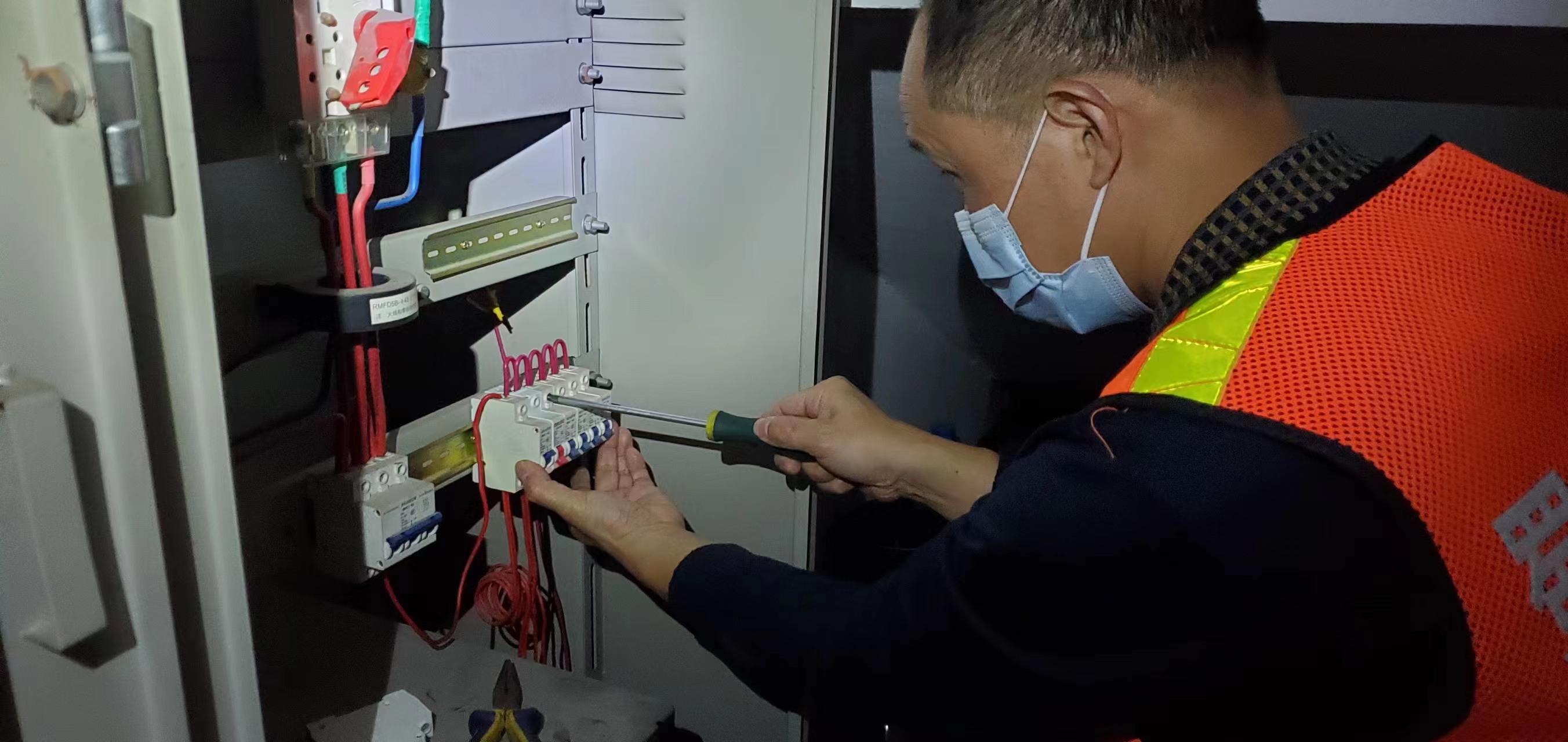 2022.12.16+成渝分公司+内江管理处聚焦机电管理做好年度冲刺+覃敏