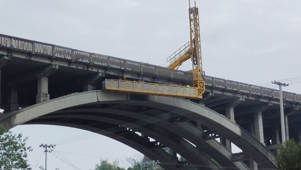 内江管理处高效处置路内病害 保障道路通行安全