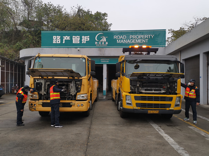 2022.12.29+成渝分公司+内江管理处路产管护大队加强节前车辆及应急物资安全检查+杨智勇