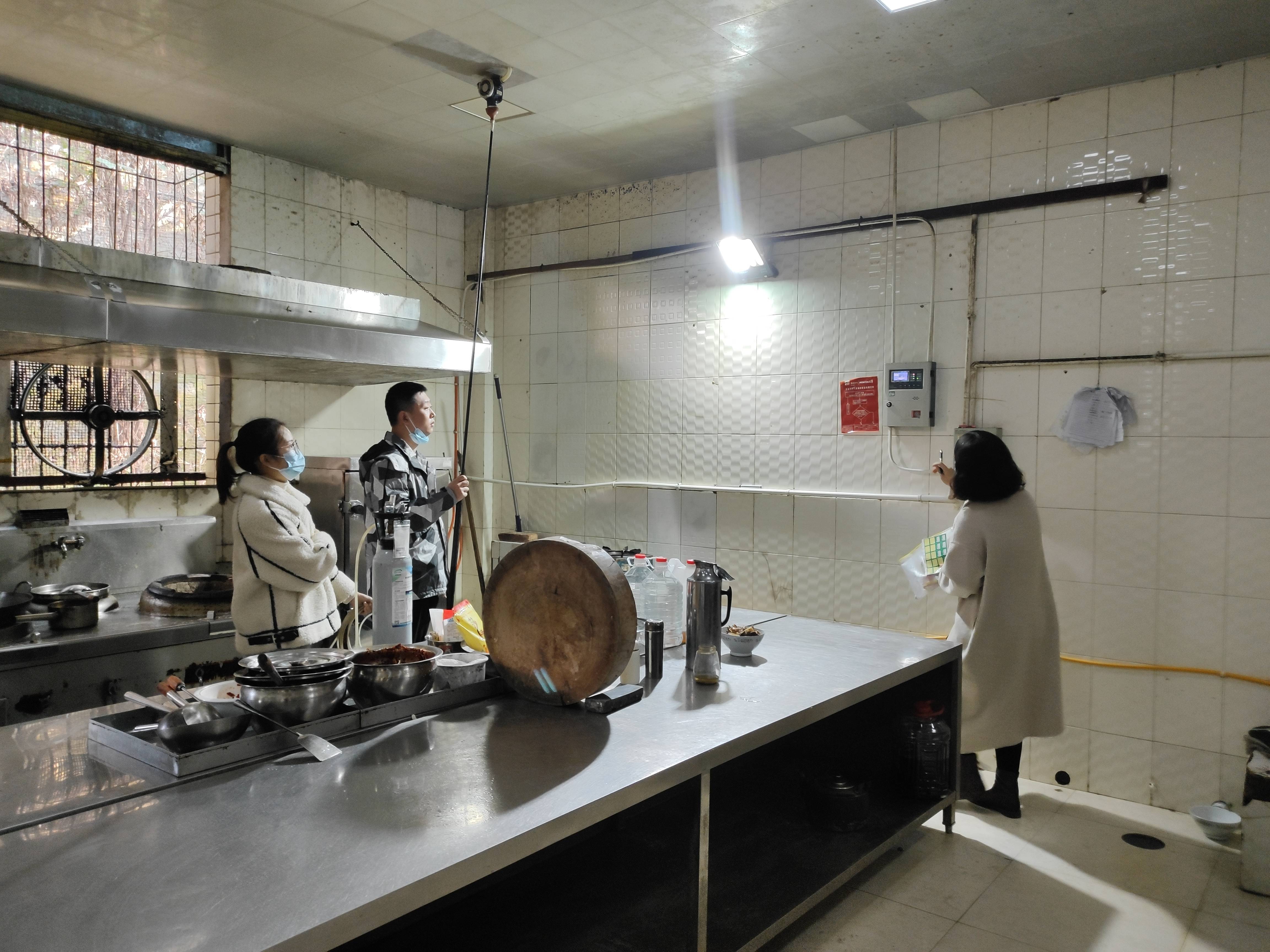 内江管理处邀请内江市市场监督管理局开展燃气泄漏报警装置检测工作