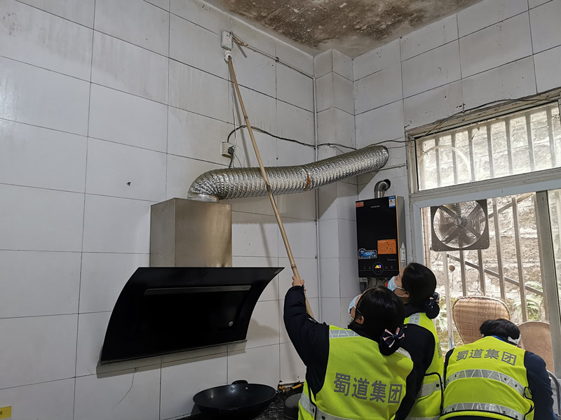 12.9+雷亚玲+成渝高速资中收费站开展冬季用火用气用电安全专项检查