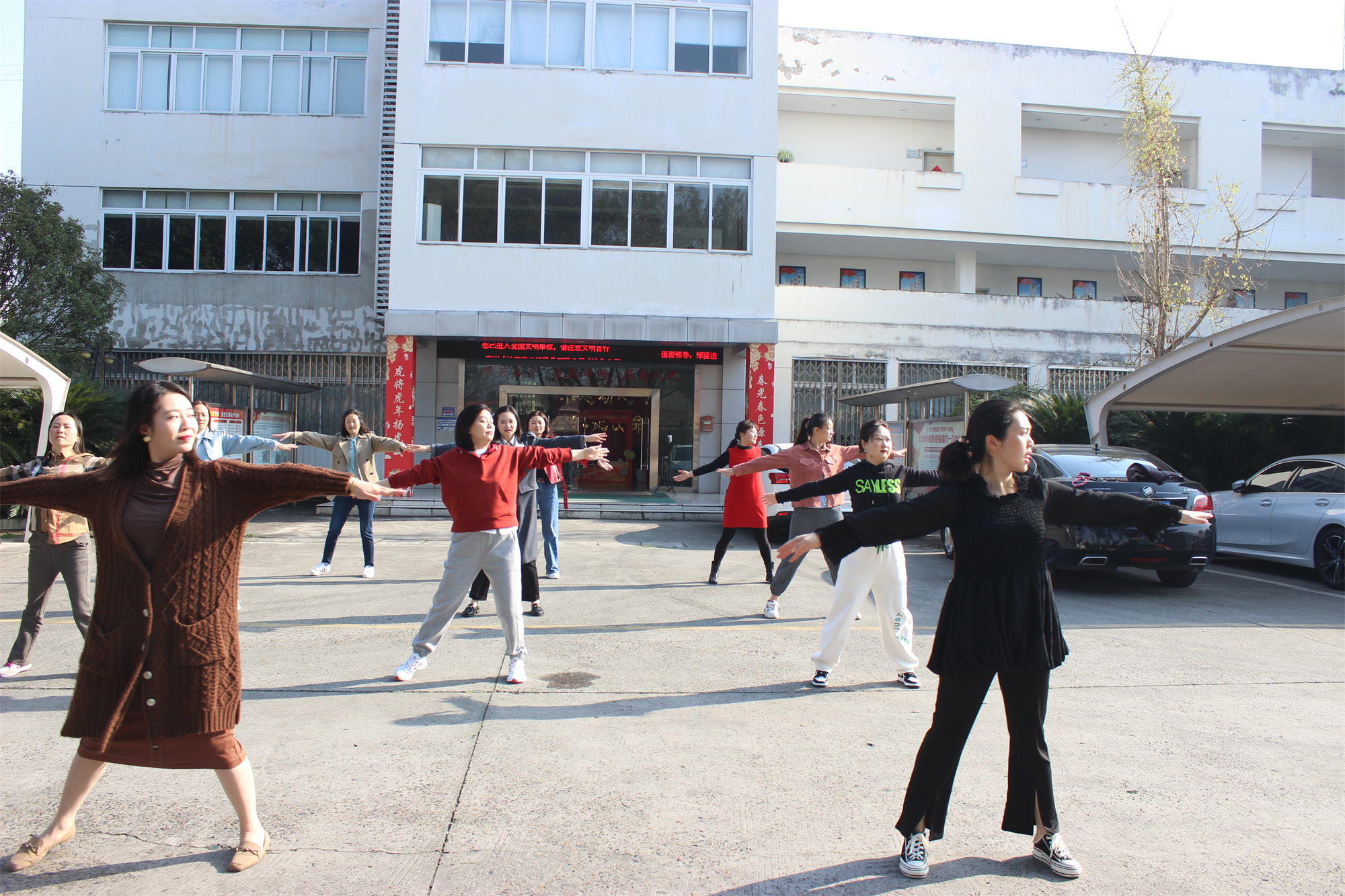 内江管理处开展“三八”妇女节工会活动