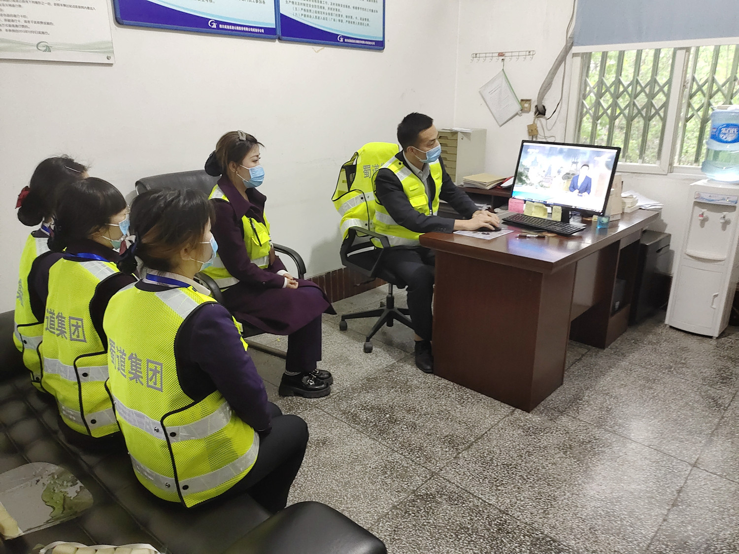 资阳管理处团总支开展“牢固树立总体国家安全观”主题团日活动