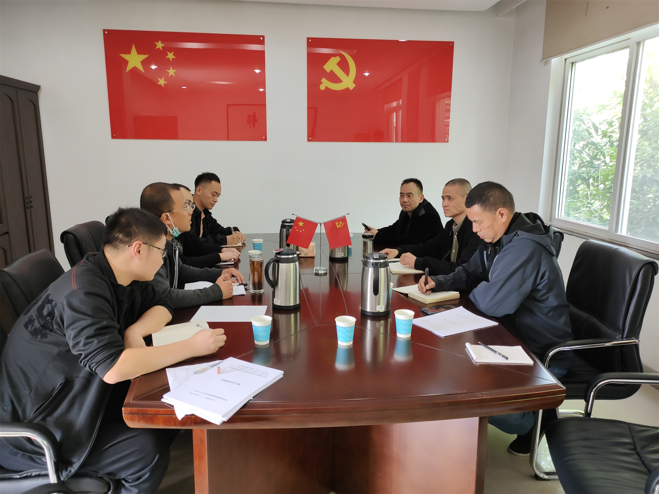 内江管理处组织召开内宜高速白马收费站至成渝高速市中区收费站互通沥青路面预防性养护专项整治工程交流会