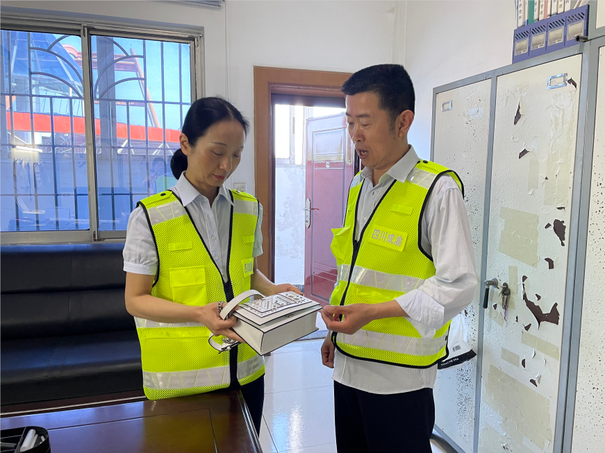 2022.5.6+成渝分公司+简讯：成渝高速渔箭收费站拾金不昧显风采+陈小林