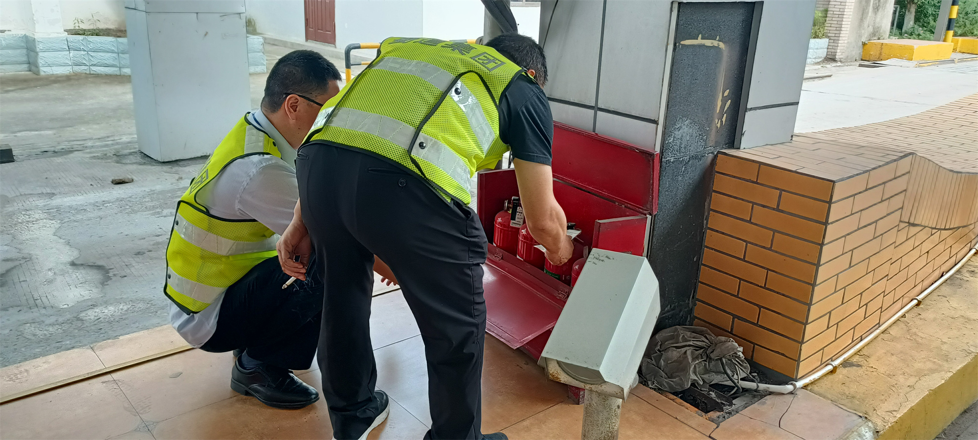 2022.6.15+成渝分公司+成渝高速银山收费站开展夏季消防安全检查+蔡鲁军