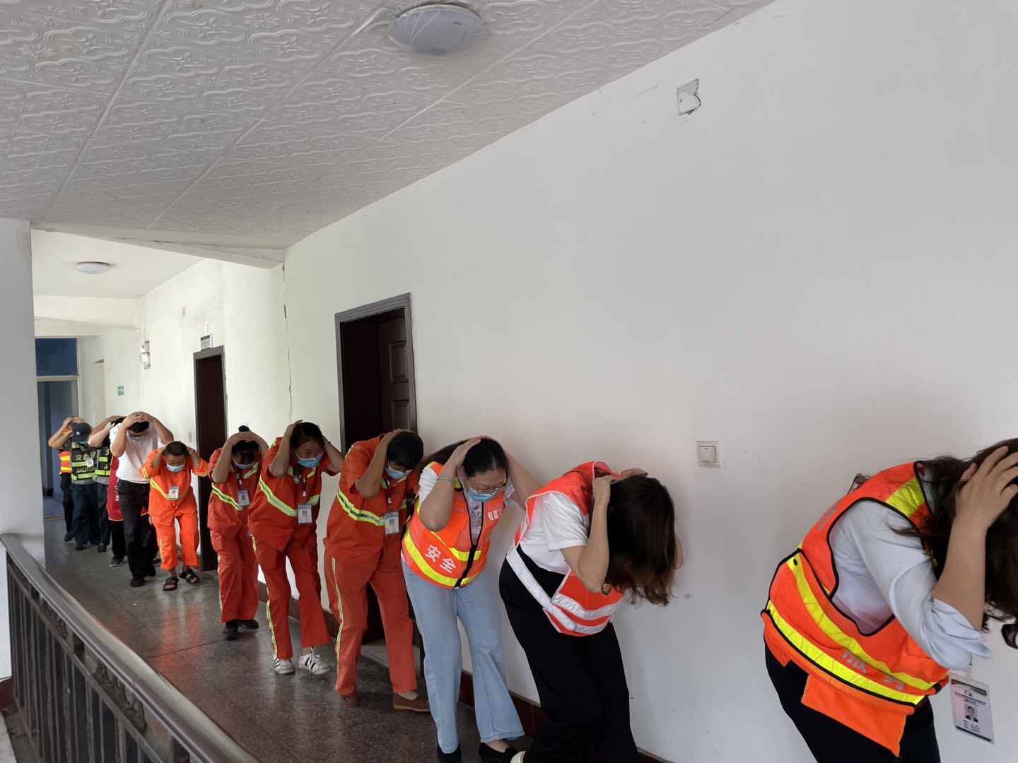 2022.6.19+成渝分公司+成渝高速隆昌停车区开展地震应急处置演练 +钟莉