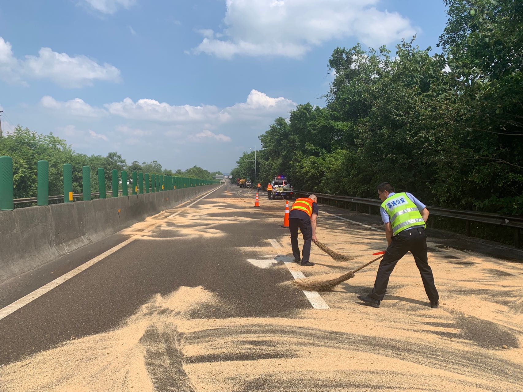 2022.6.26+成渝分公司+内江管理处排险除患保安全+程新强