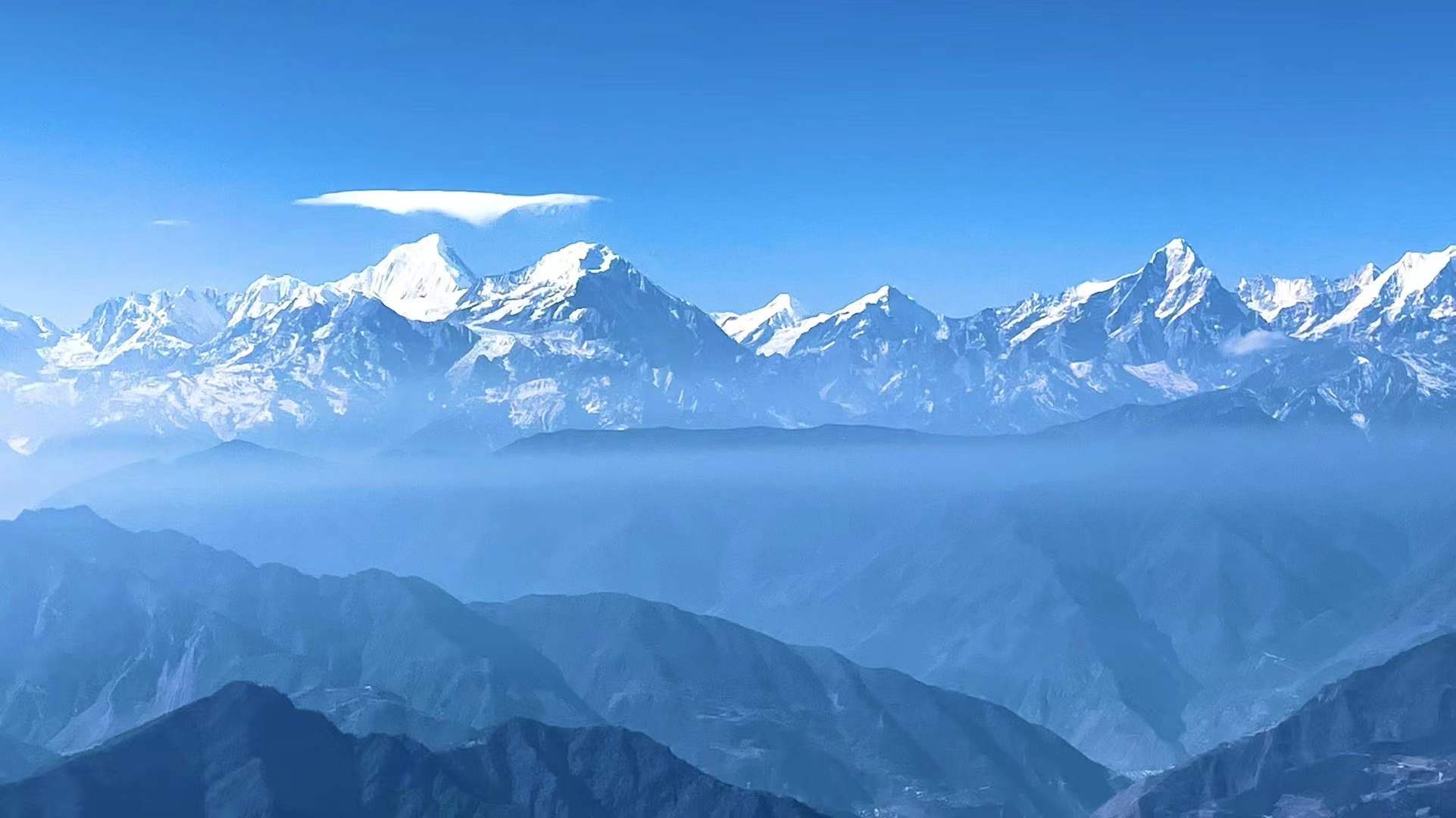 眺望雪山——四川成渝高速公路股份有限公司成渝分公司刘城辰