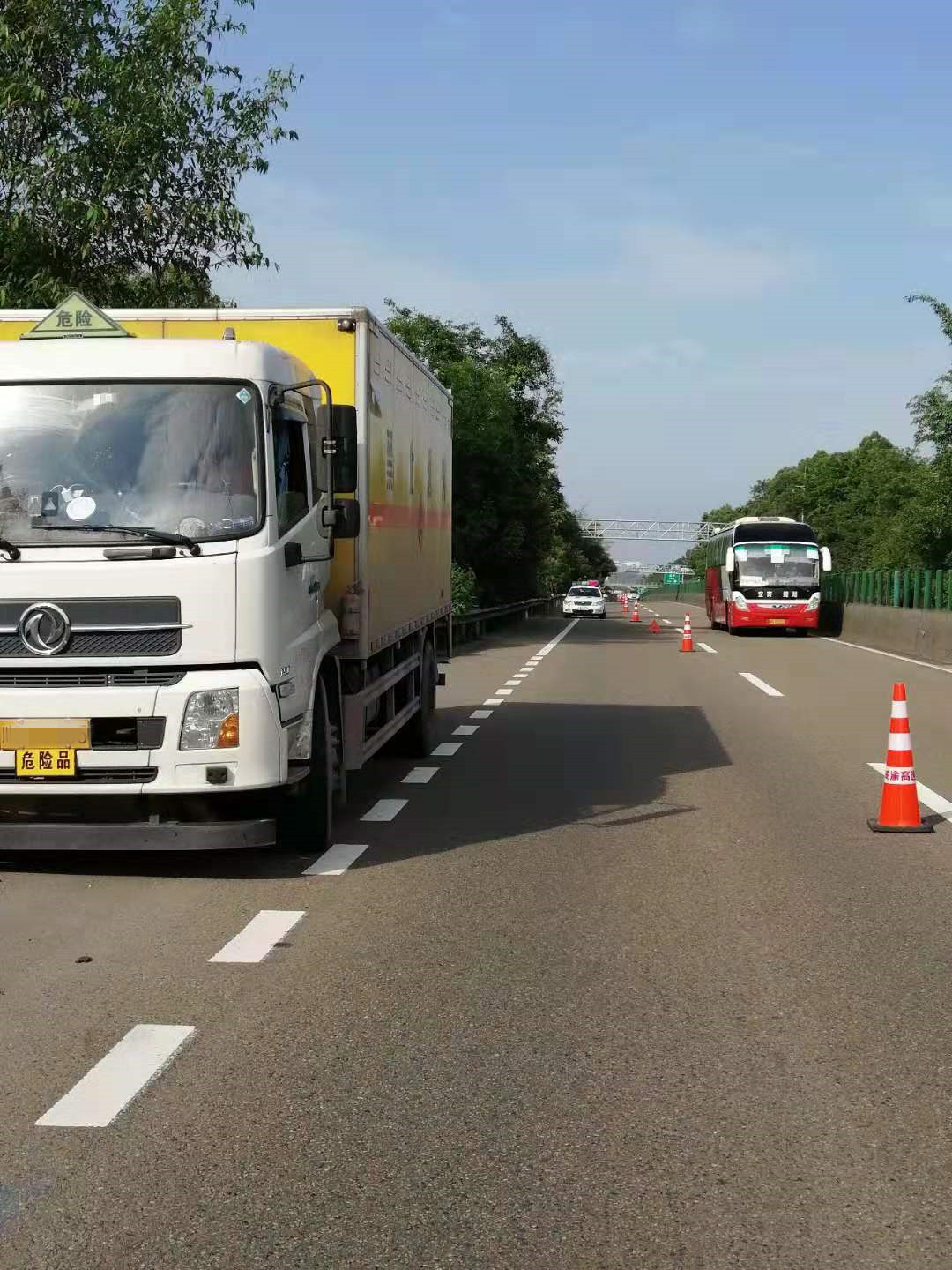 2022.6.7+成渝分公司+内江管理处有效应对危化品故障货车险情+余小平