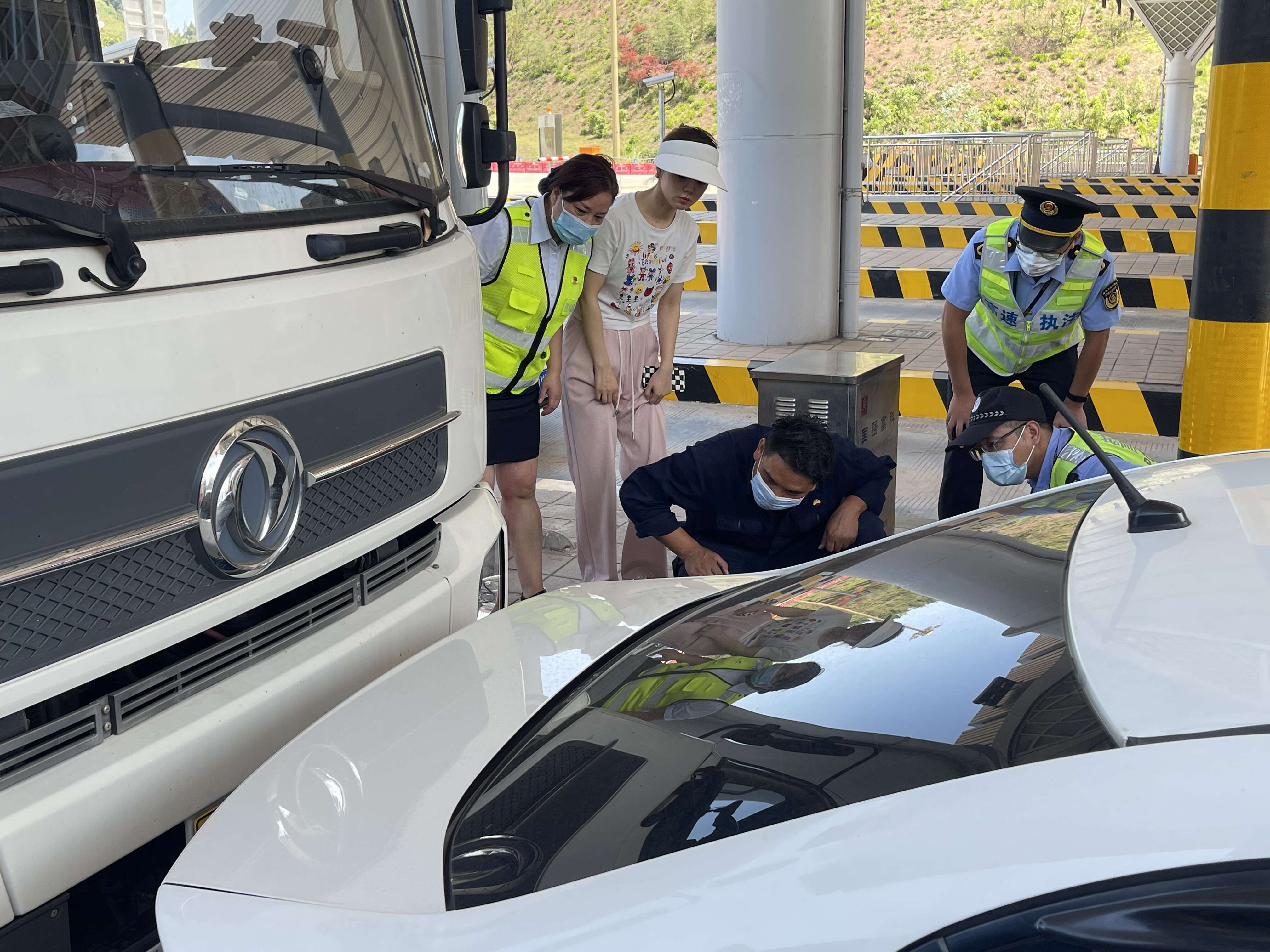 6.30+左正娣+成渝高速资阳收费站开展危险化学品运输事故现场演练成渝高速资阳收费站开展危险化学品运输事故现场演练