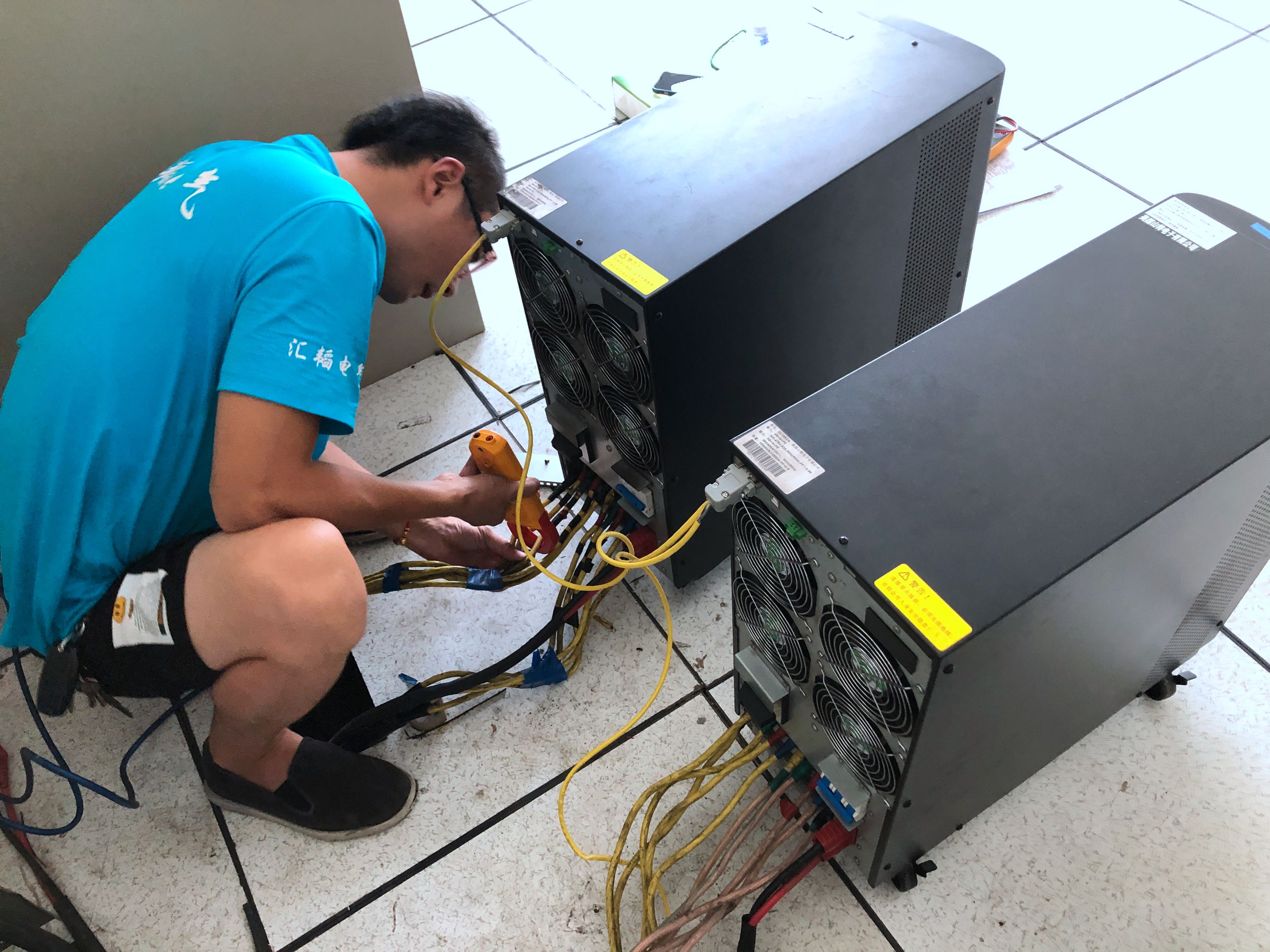 2022.7.25+成渝分公司+内江管理完成收费站UPS电源巡检工作+刘杰