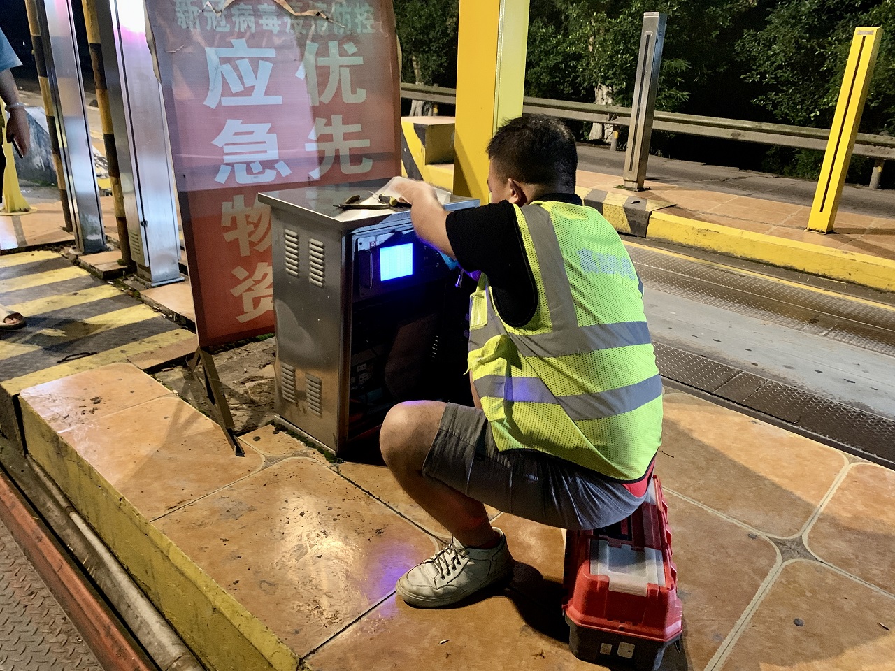 2022.7.2+成渝分公司+内江管理处顺利修复计重设备故障+钟晓峰