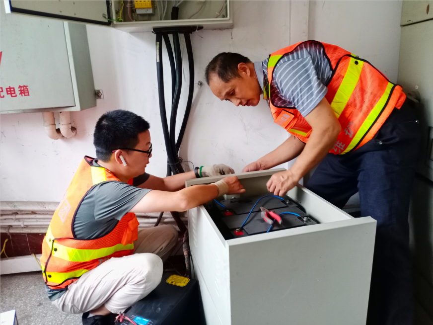 内江管理处及时抢修收费站UPS供电系统