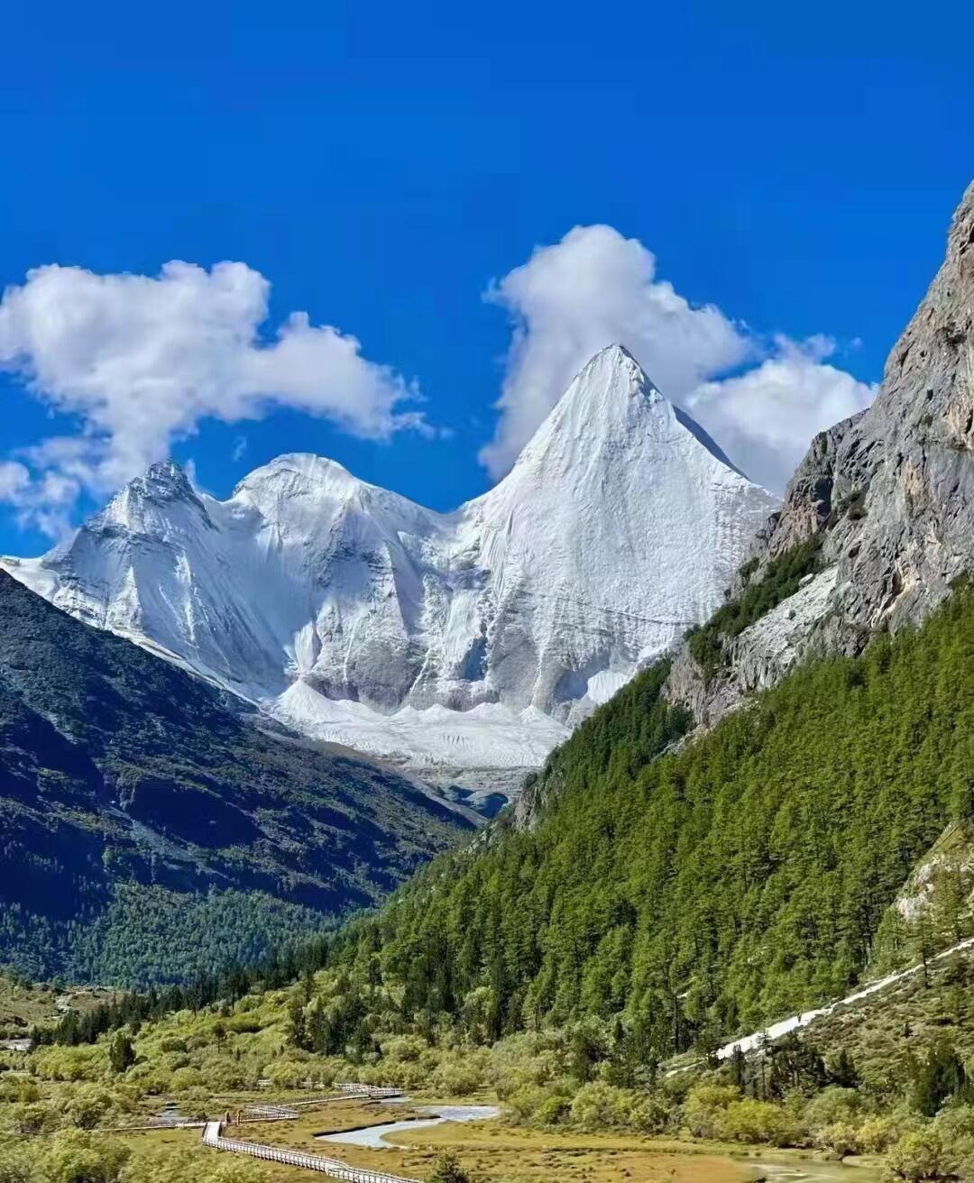 央迈勇神山——四川成渝高速公路股份有限公司成渝分公司肖佳纬