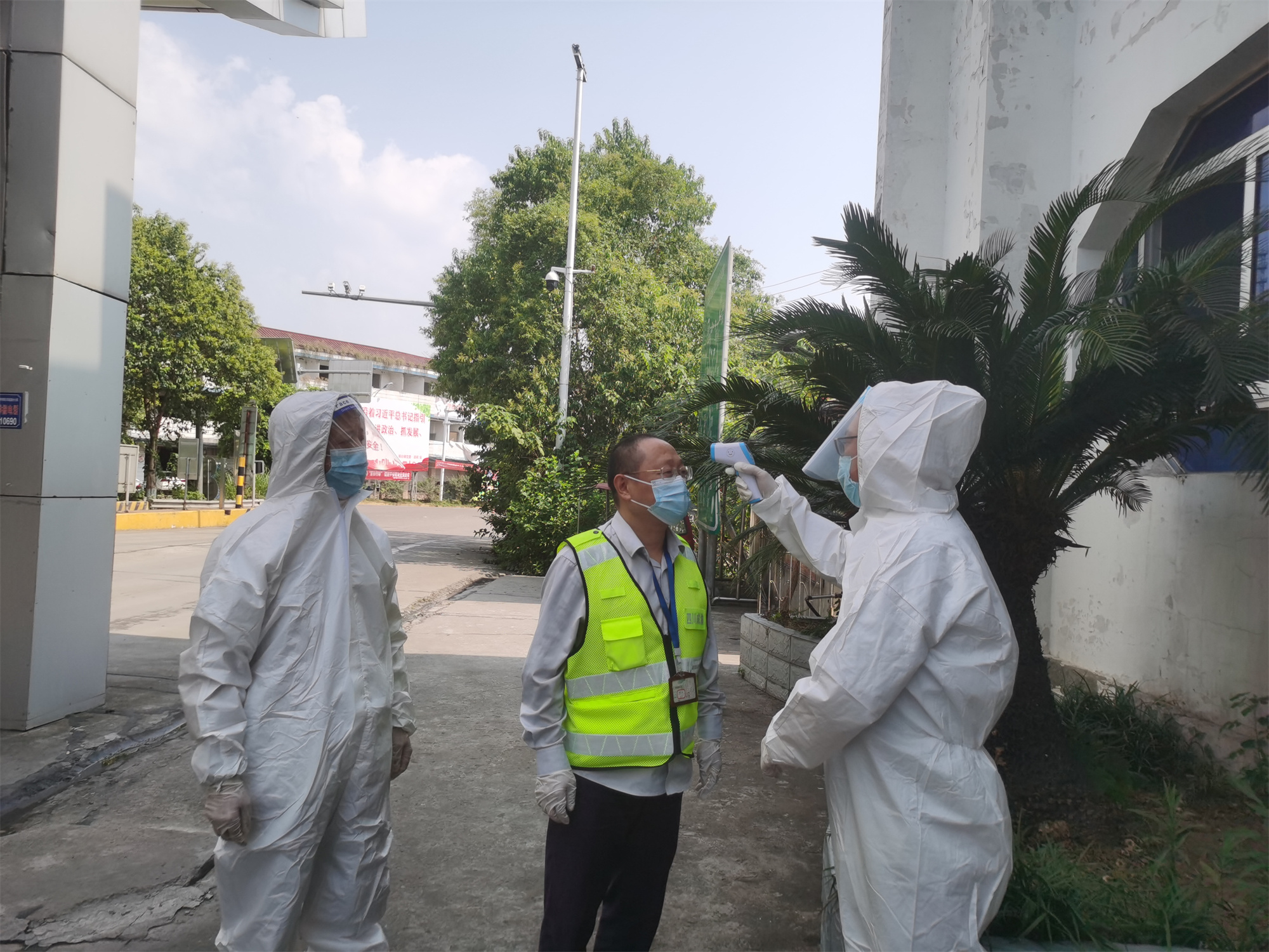 成渝高速银山收费站开展疫情防控演练