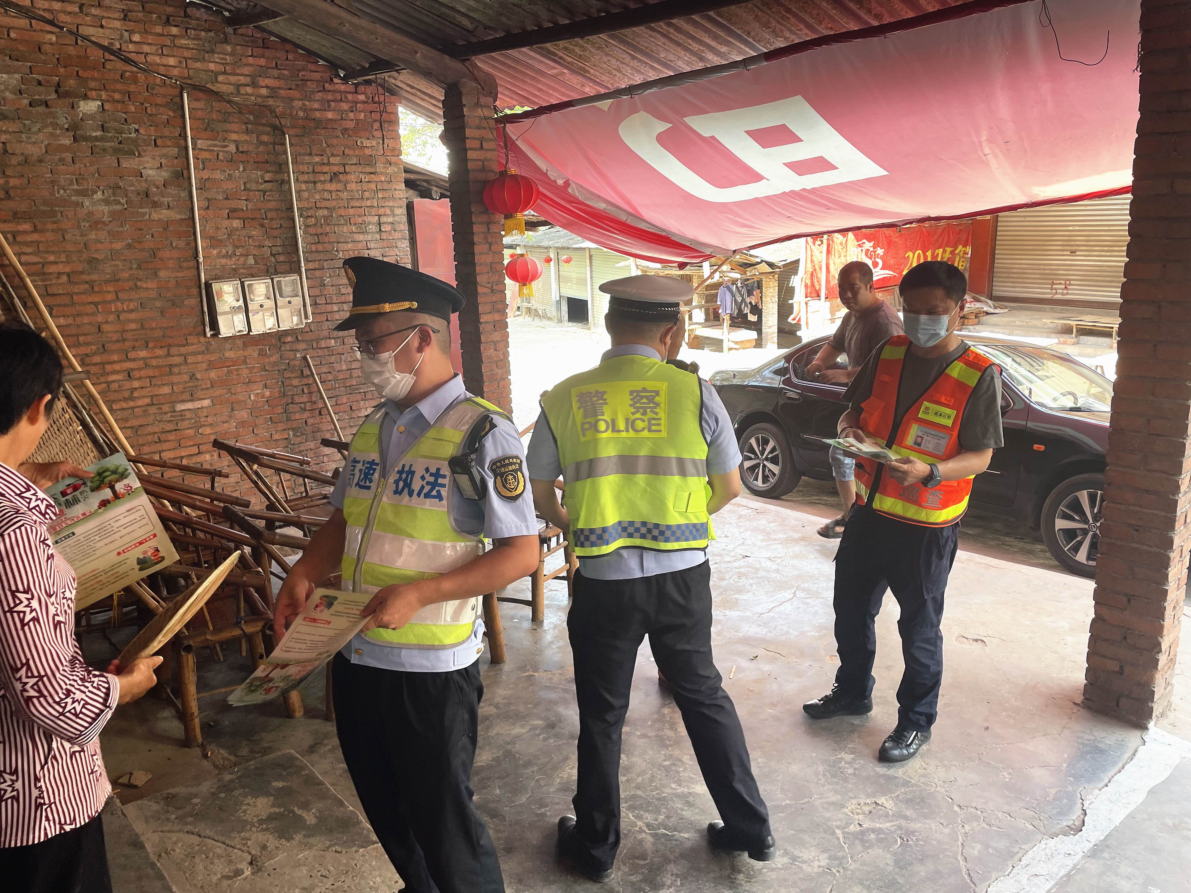 成渝高速成都联勤办开展安全宣传“五进”活动