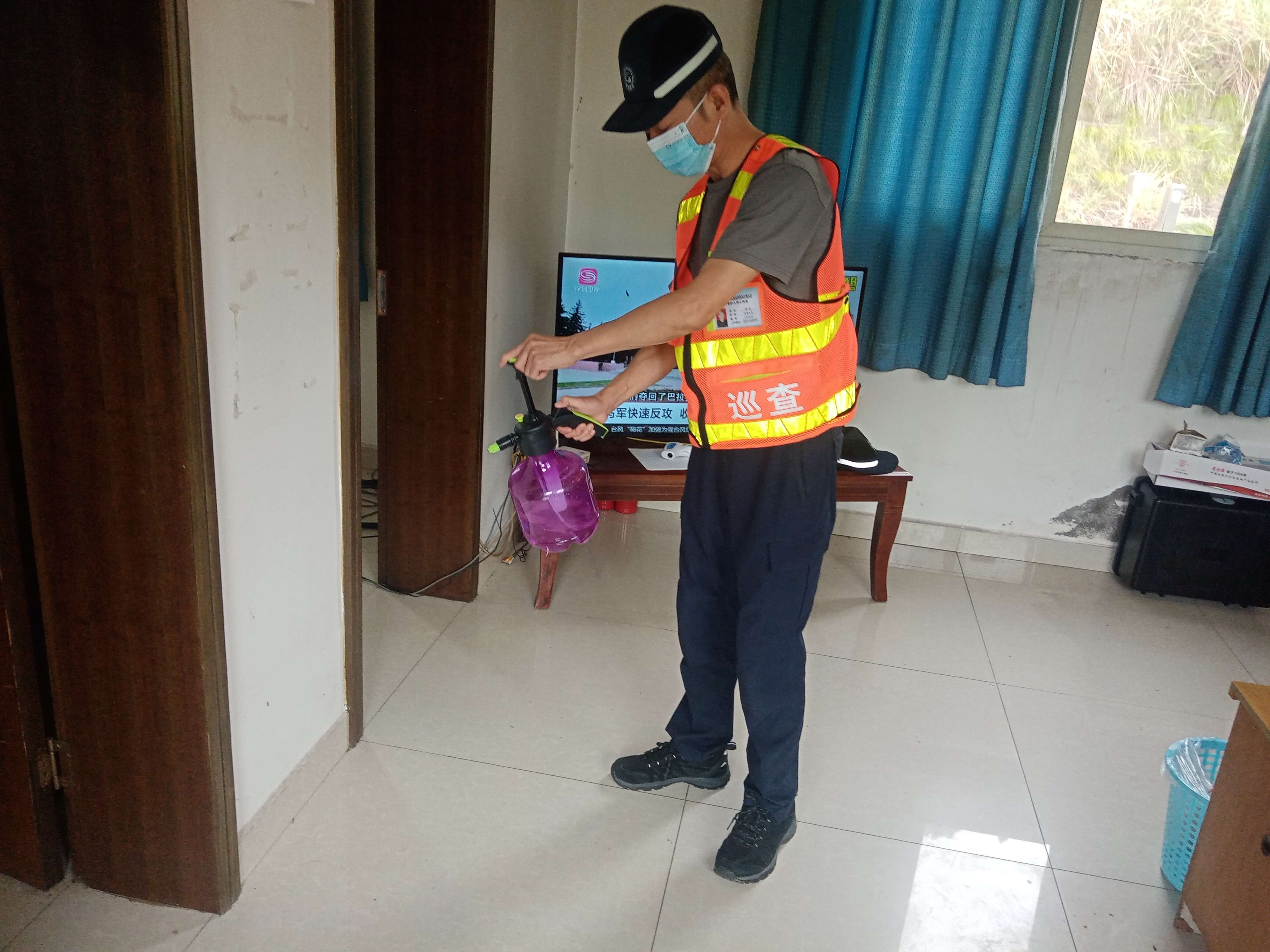 成都管理处路产管护队防疫保畅两手抓